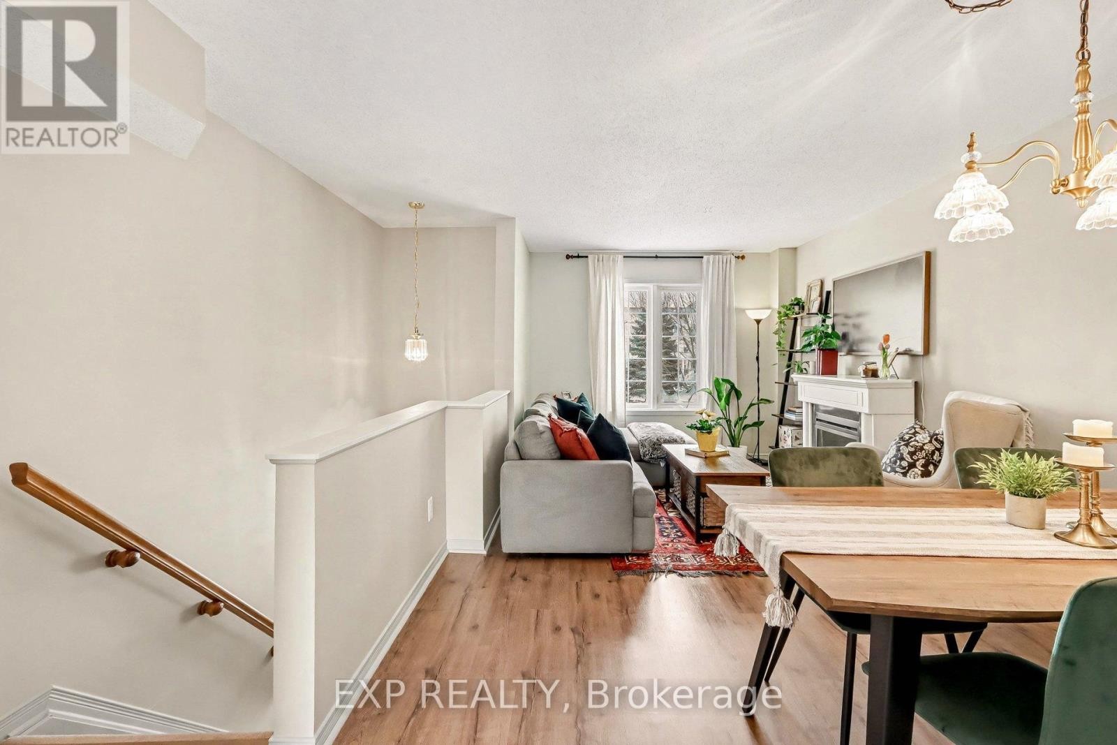 












211 GERSHWIN PRIVATE

,
Ottawa,




Ontario
K2H1G6

