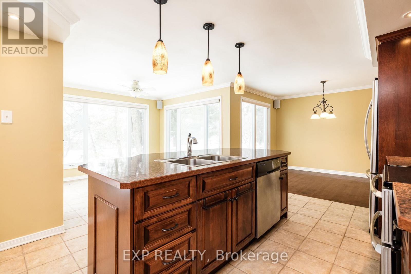 












602 CHURCH STREET

,
Russell,




Ontario
K4R1C4

