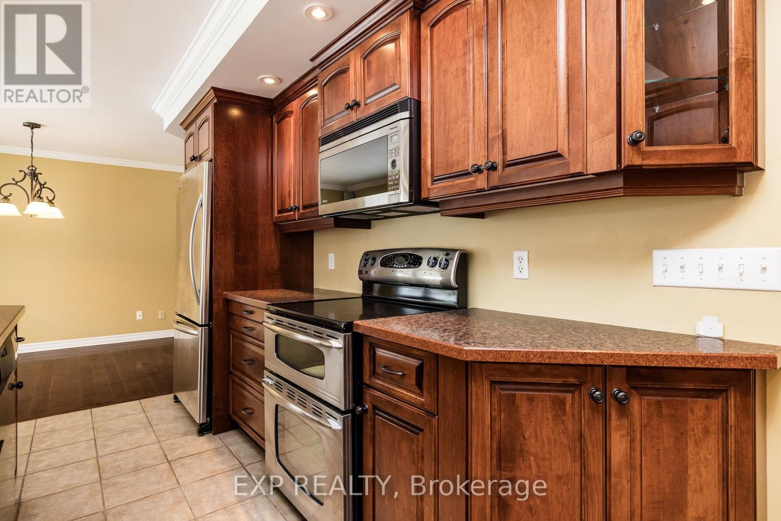 












602 CHURCH STREET

,
Russell,




Ontario
K4R1C4

