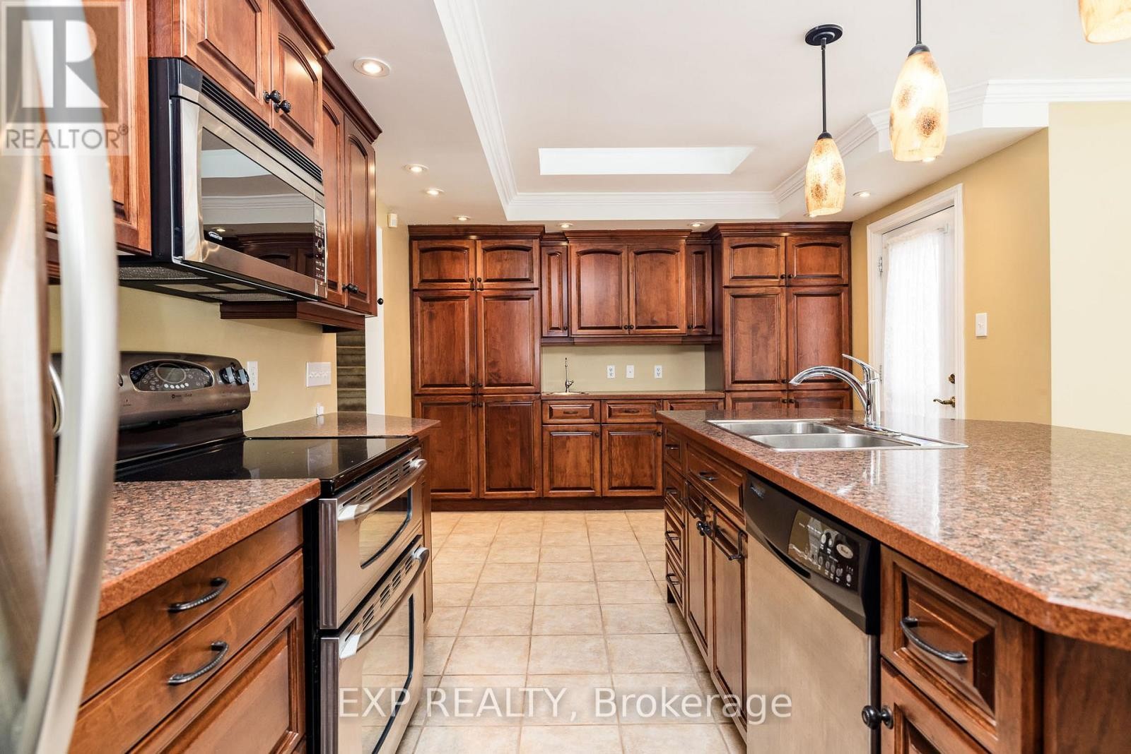 












602 CHURCH STREET

,
Russell,




Ontario
K4R1C4

