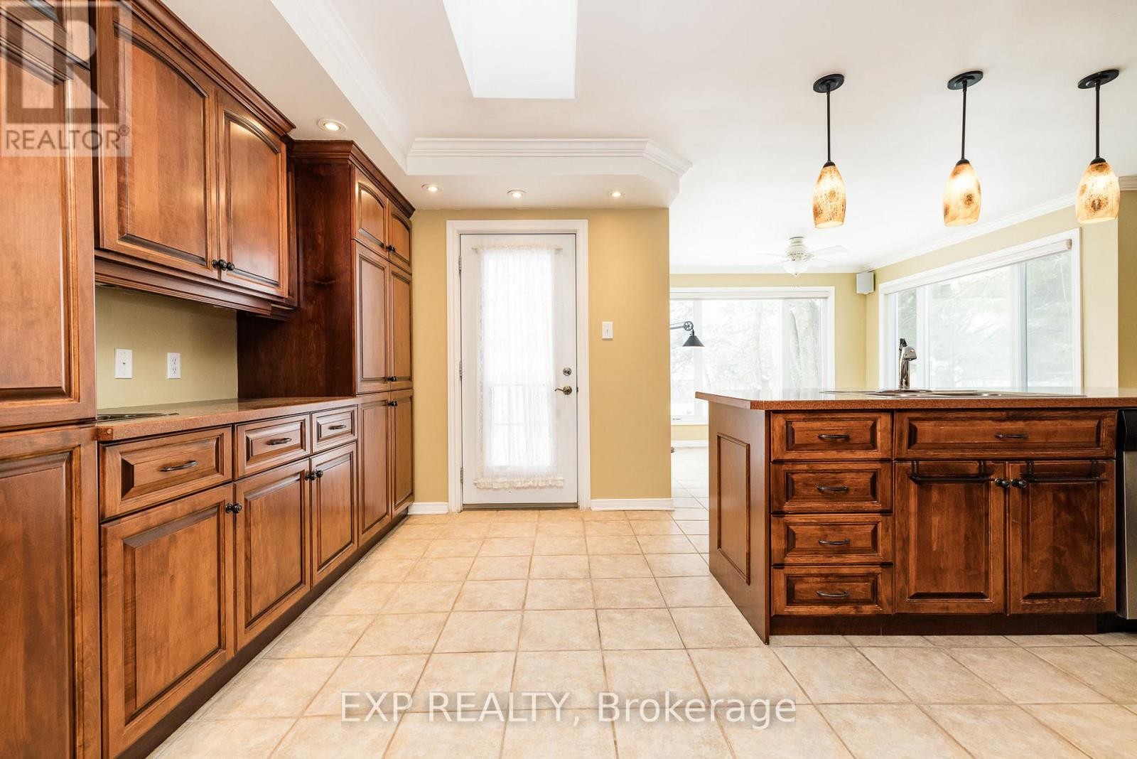 












602 CHURCH STREET

,
Russell,




Ontario
K4R1C4

