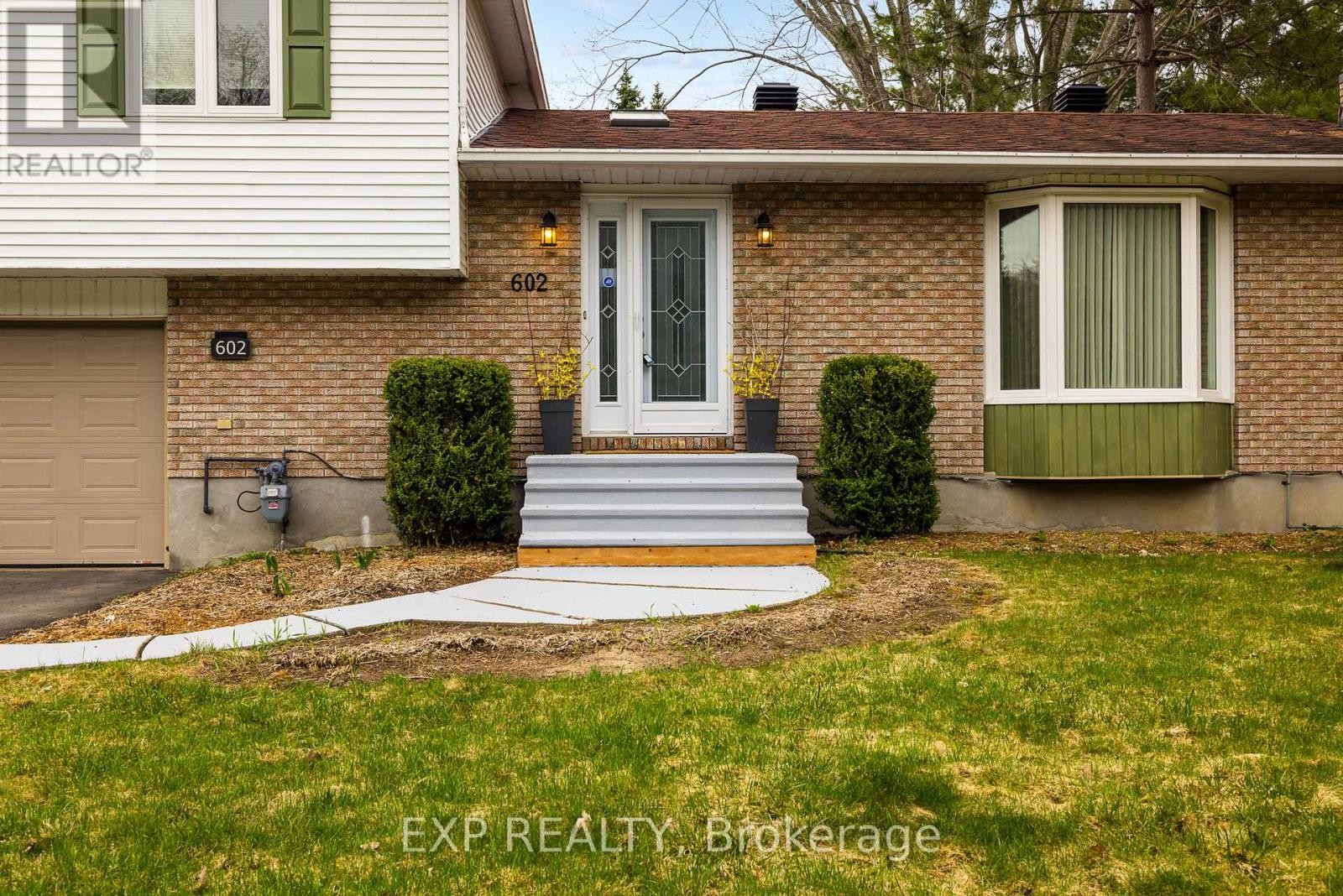












602 CHURCH STREET

,
Russell,




Ontario
K4R1C4

