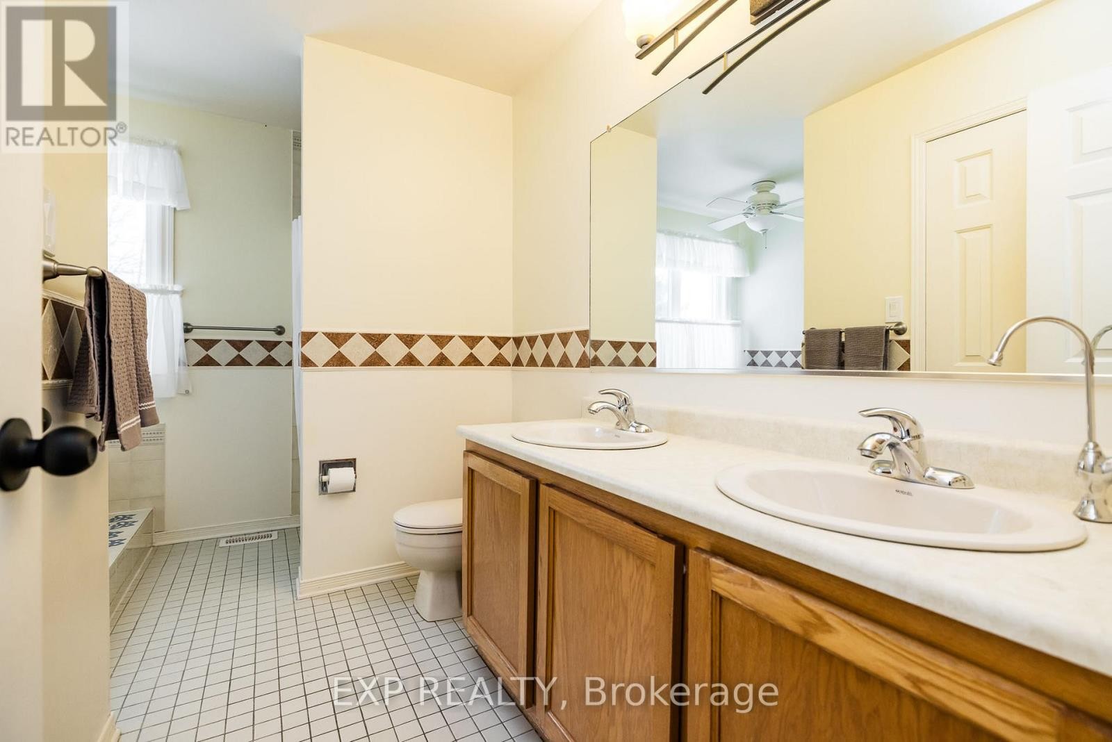 












602 CHURCH STREET

,
Russell,




Ontario
K4R1C4

