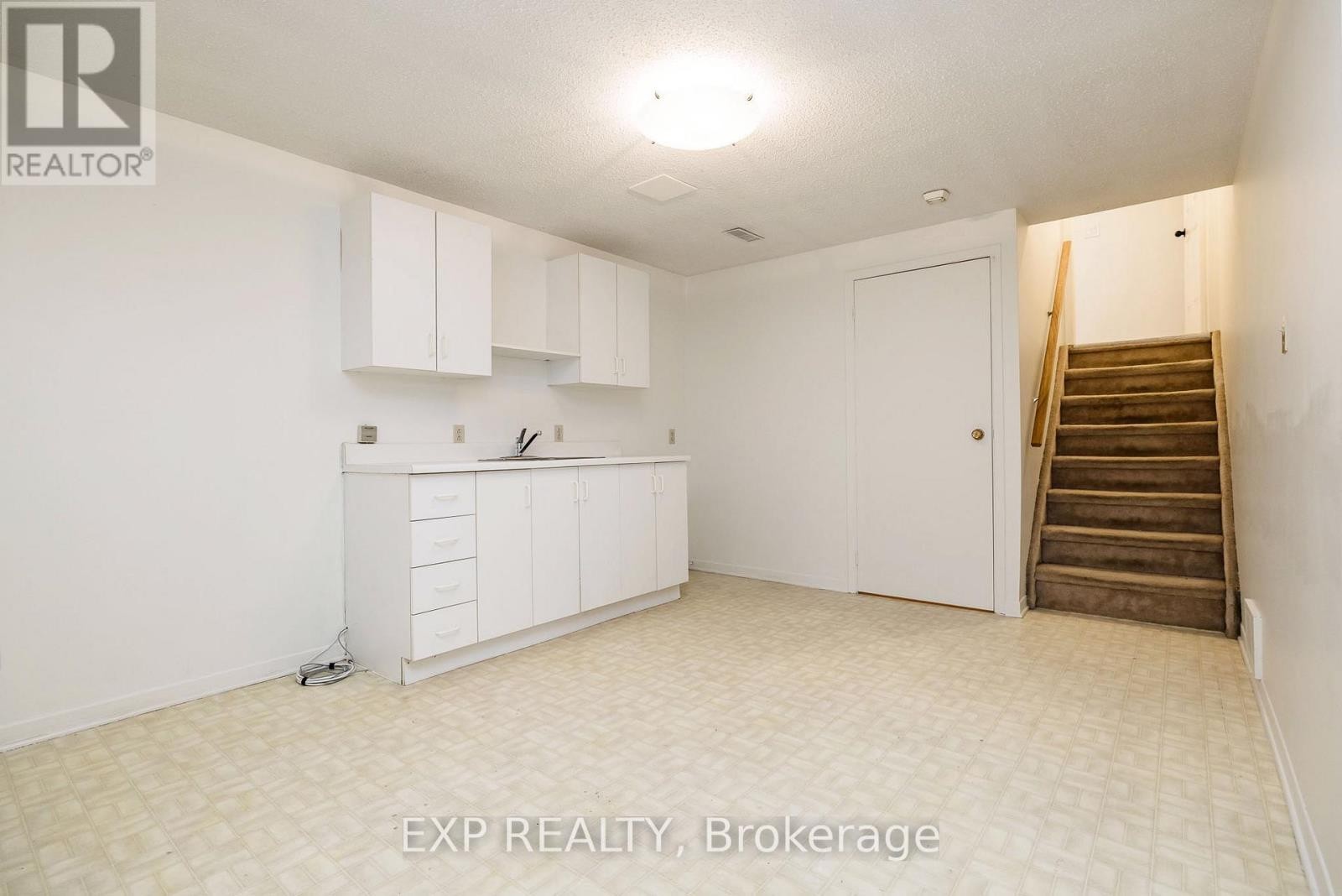 












602 CHURCH STREET

,
Russell,




Ontario
K4R1C4

