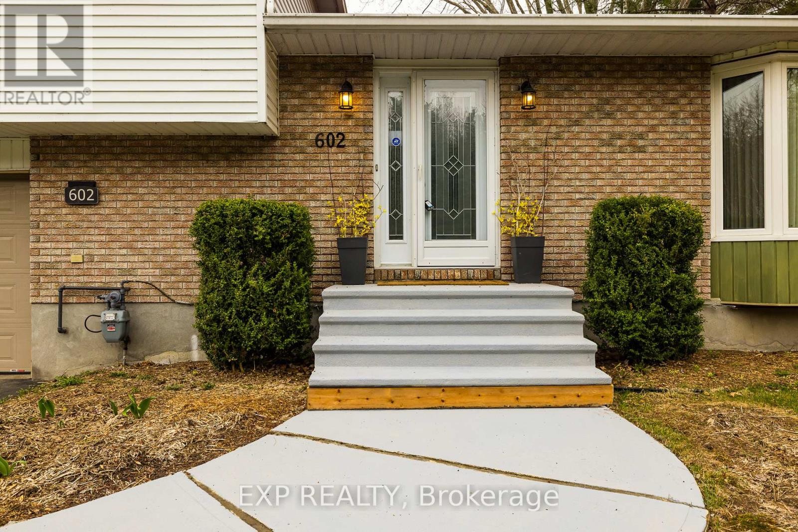 












602 CHURCH STREET

,
Russell,




Ontario
K4R1C4

