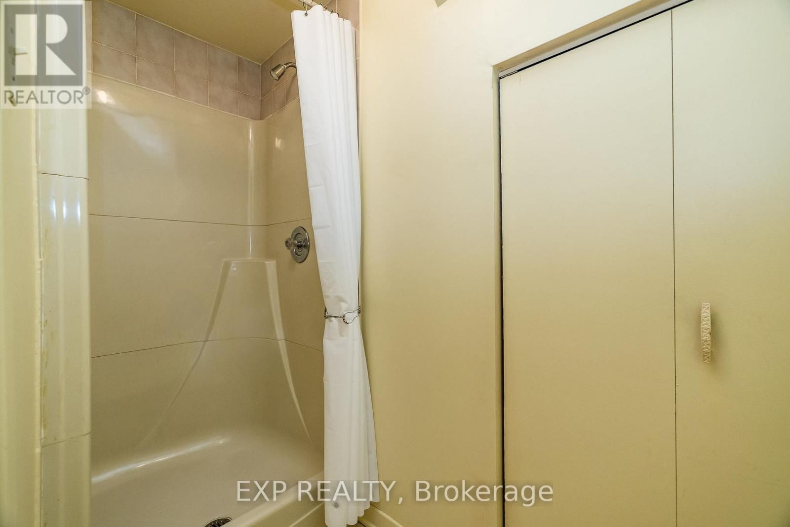 












602 CHURCH STREET

,
Russell,




Ontario
K4R1C4

