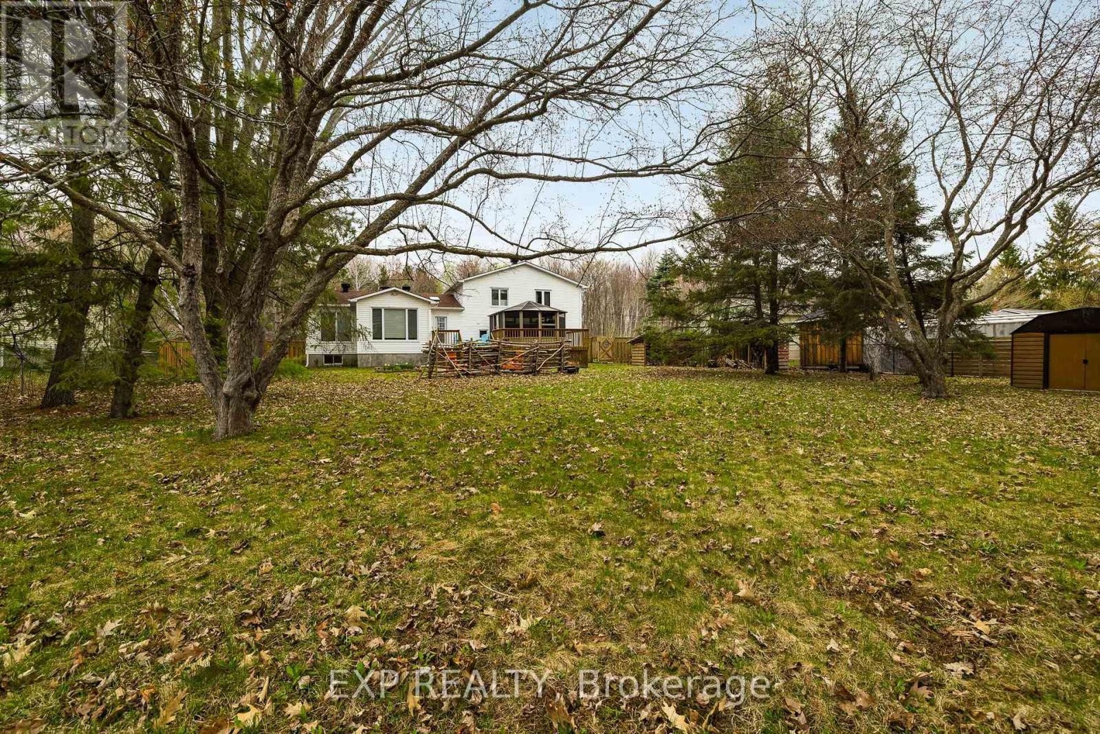 












602 CHURCH STREET

,
Russell,




Ontario
K4R1C4

