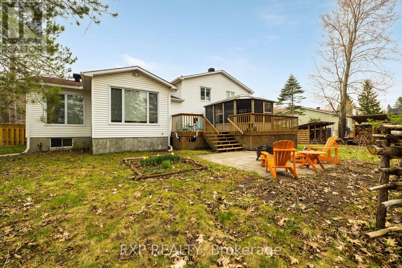 












602 CHURCH STREET

,
Russell,




Ontario
K4R1C4

