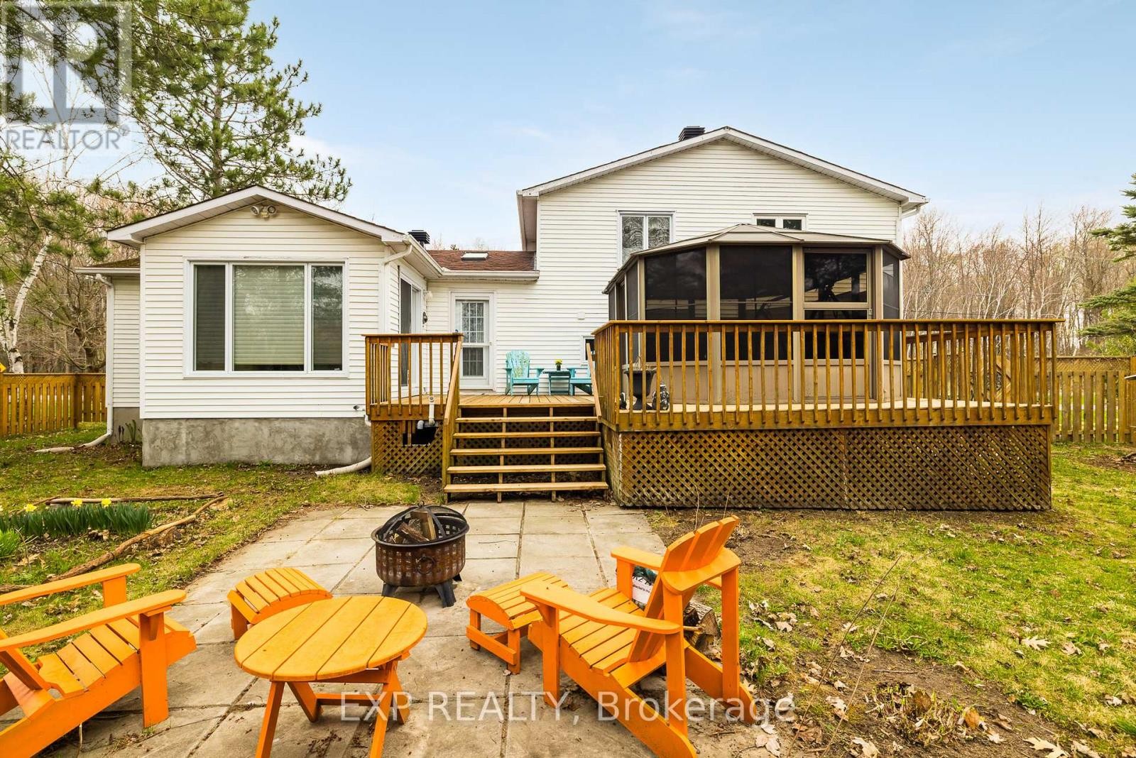 












602 CHURCH STREET

,
Russell,




Ontario
K4R1C4

