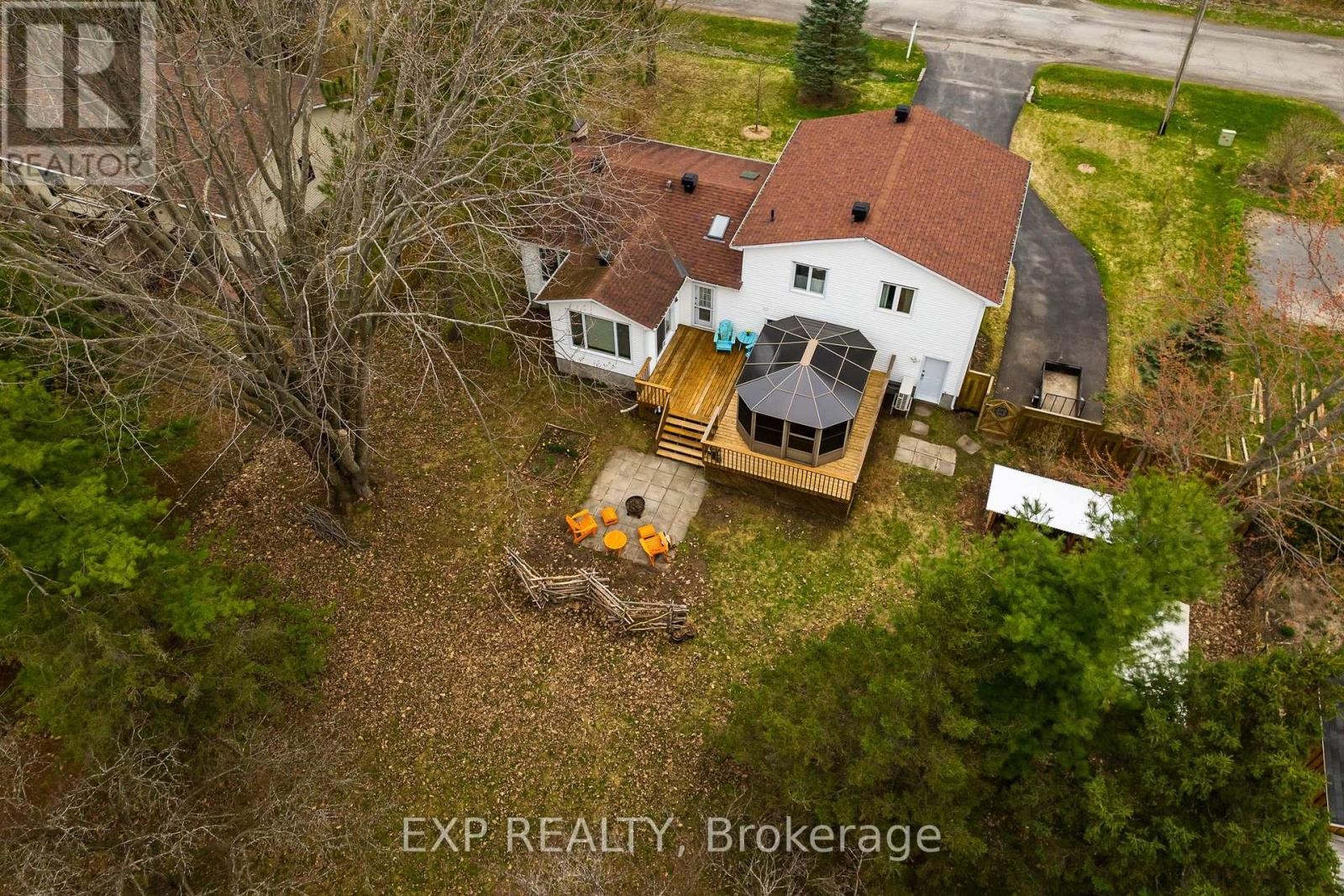 












602 CHURCH STREET

,
Russell,




Ontario
K4R1C4

