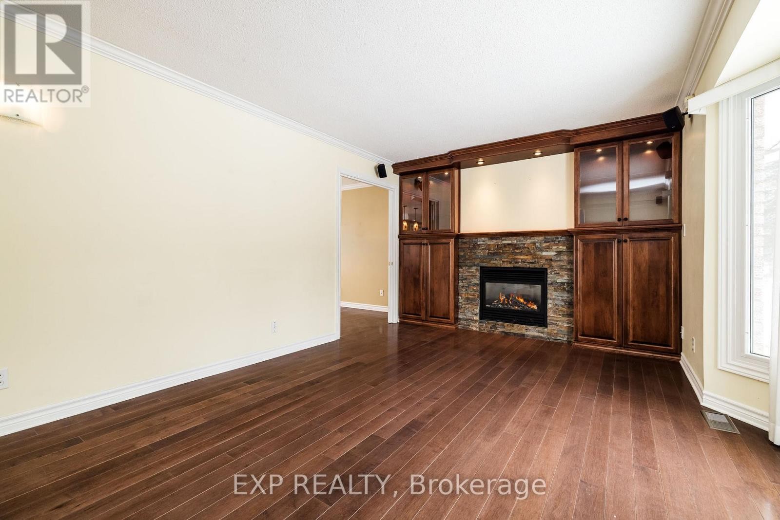 












602 CHURCH STREET

,
Russell,




Ontario
K4R1C4

