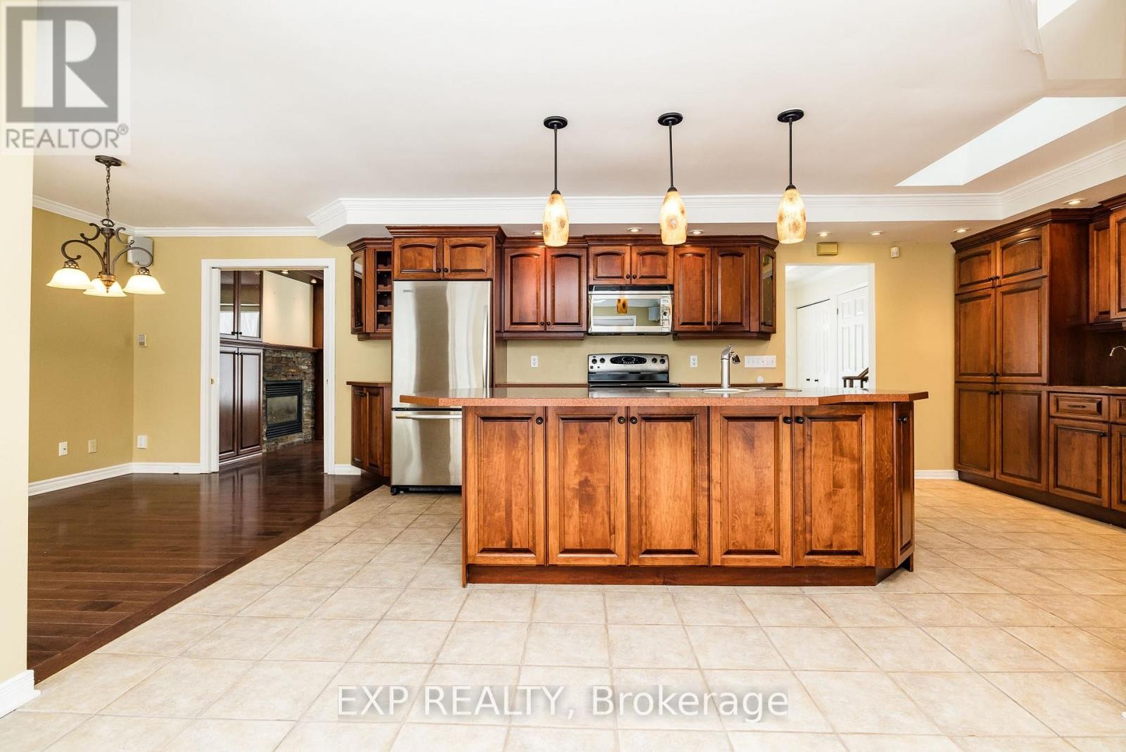 












602 CHURCH STREET

,
Russell,




Ontario
K4R1C4

