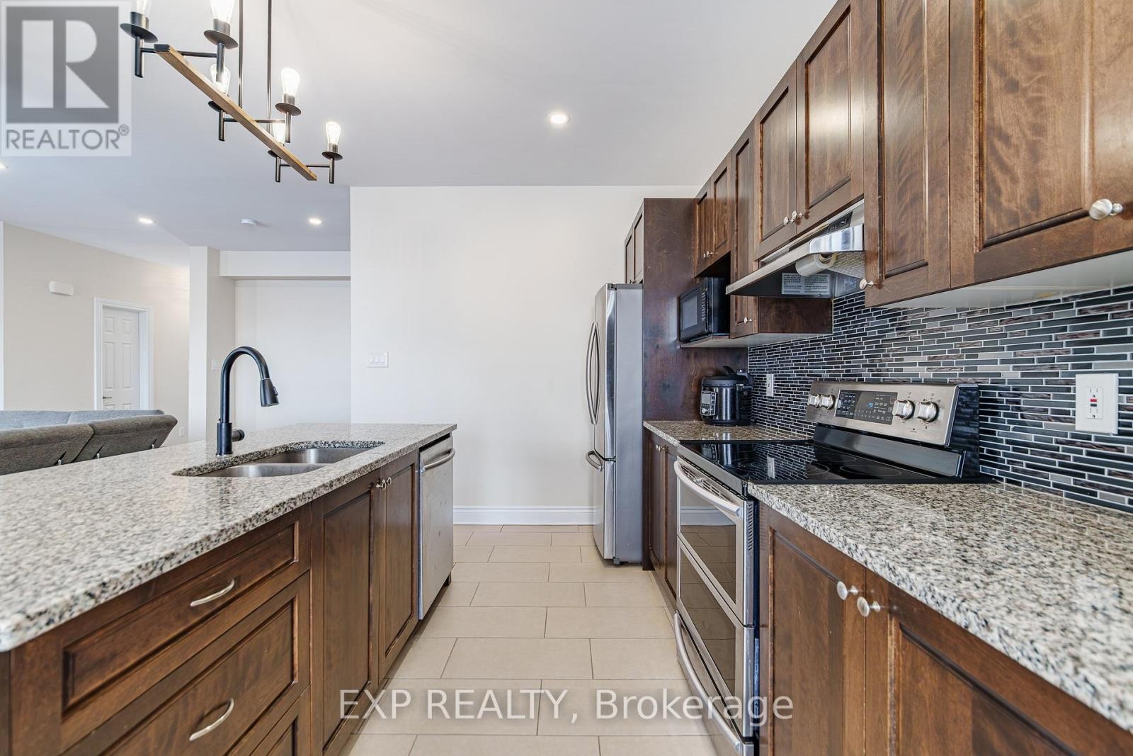 












106 BERT HALL STREET

,
Arnprior,




Ontario
K7S0G9

