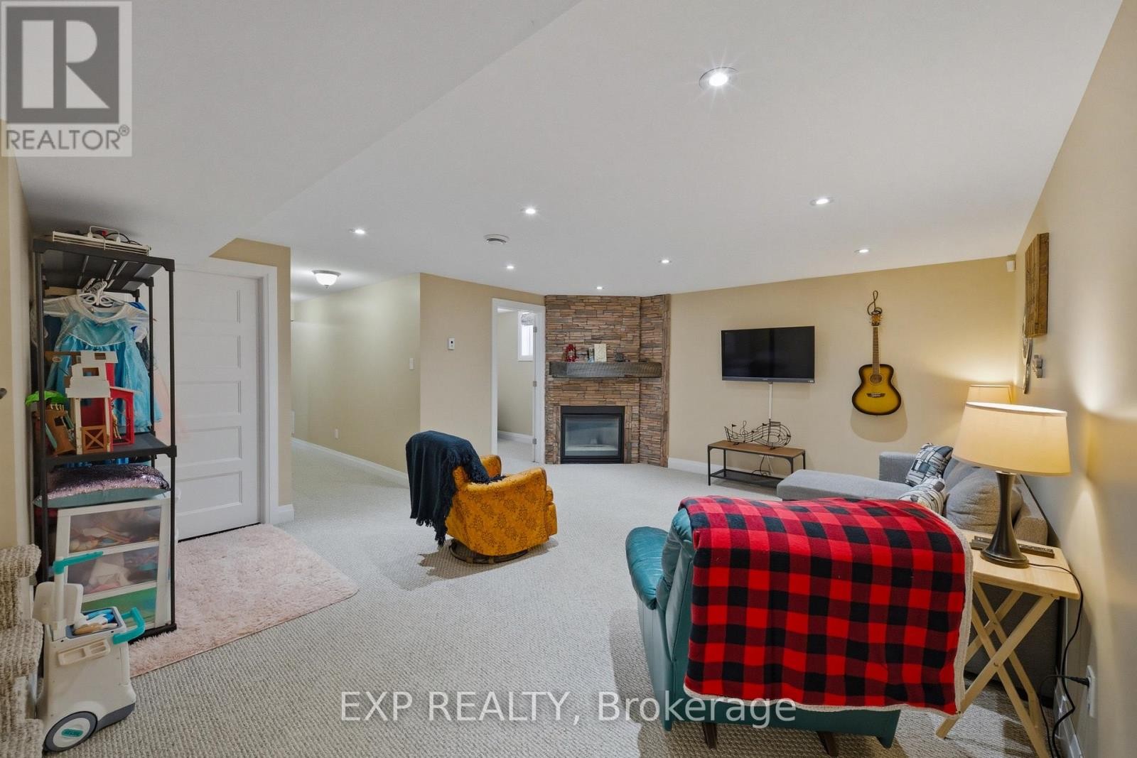 












4 PROVOST STREET

,
North Stormont,




Ontario
K0A1R0

