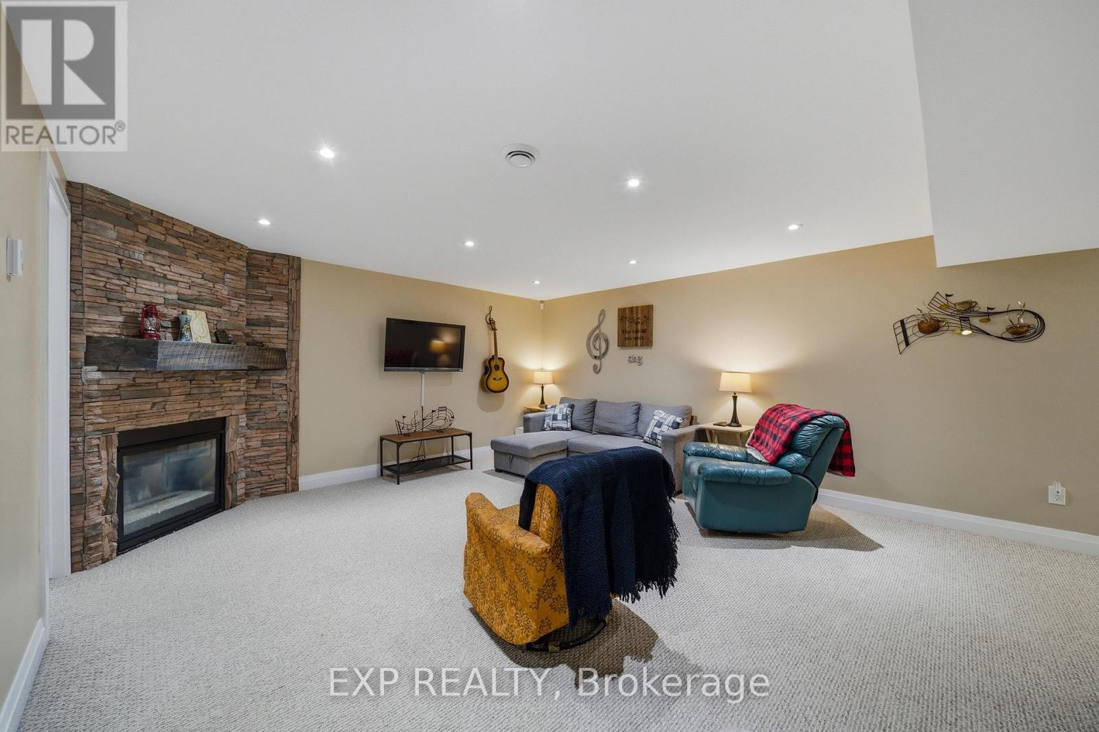 












4 PROVOST STREET

,
North Stormont,




Ontario
K0A1R0

