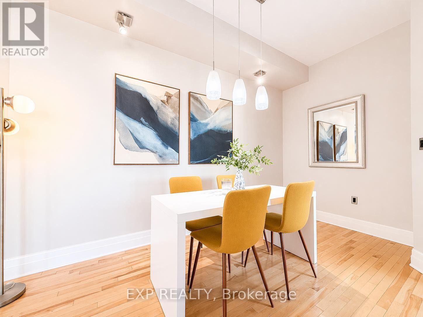 












209 - 260 BESSERER STREET

,
Ottawa,




Ontario
K1N1J3

