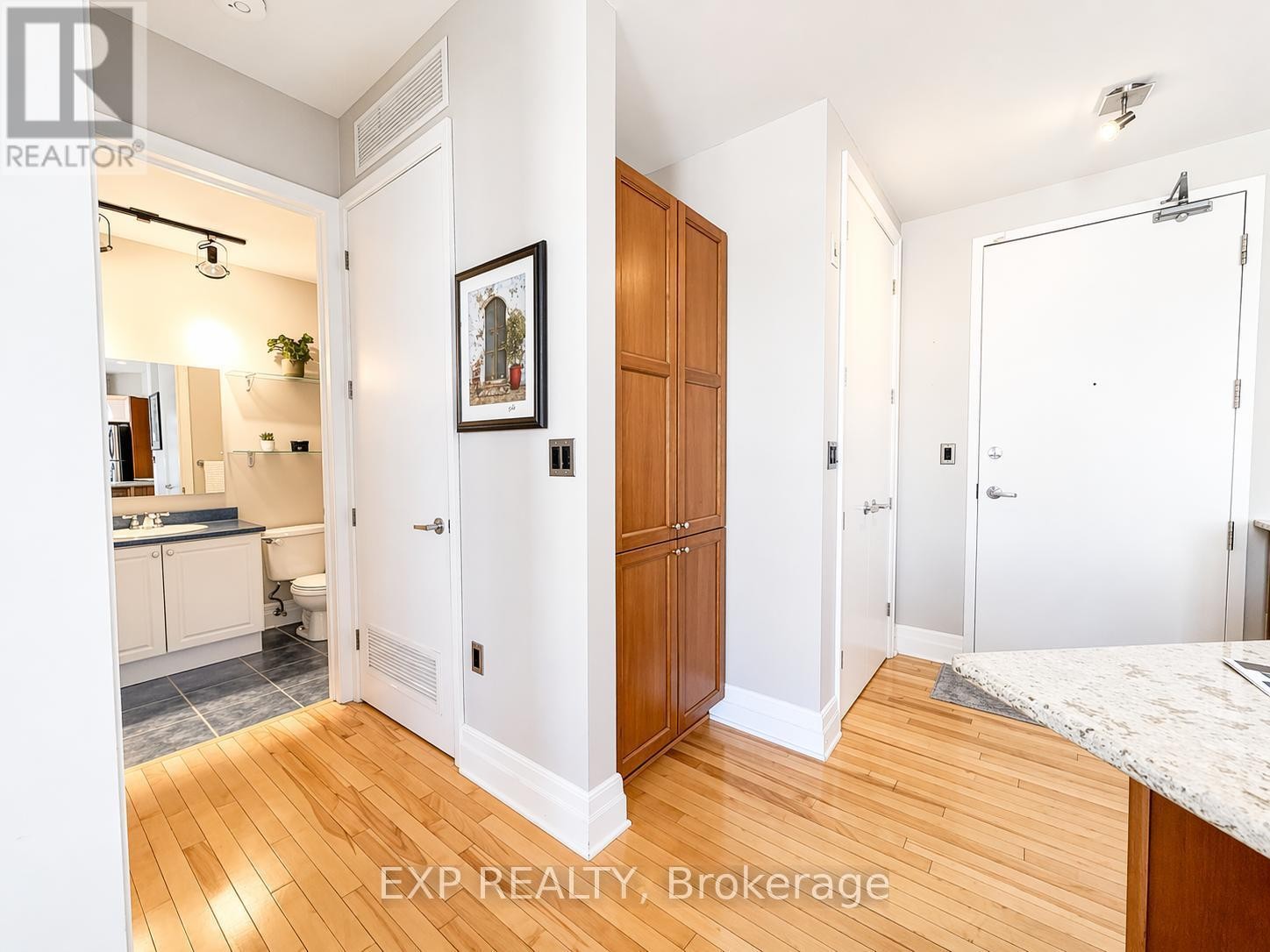 












209 - 260 BESSERER STREET

,
Ottawa,




Ontario
K1N1J3

