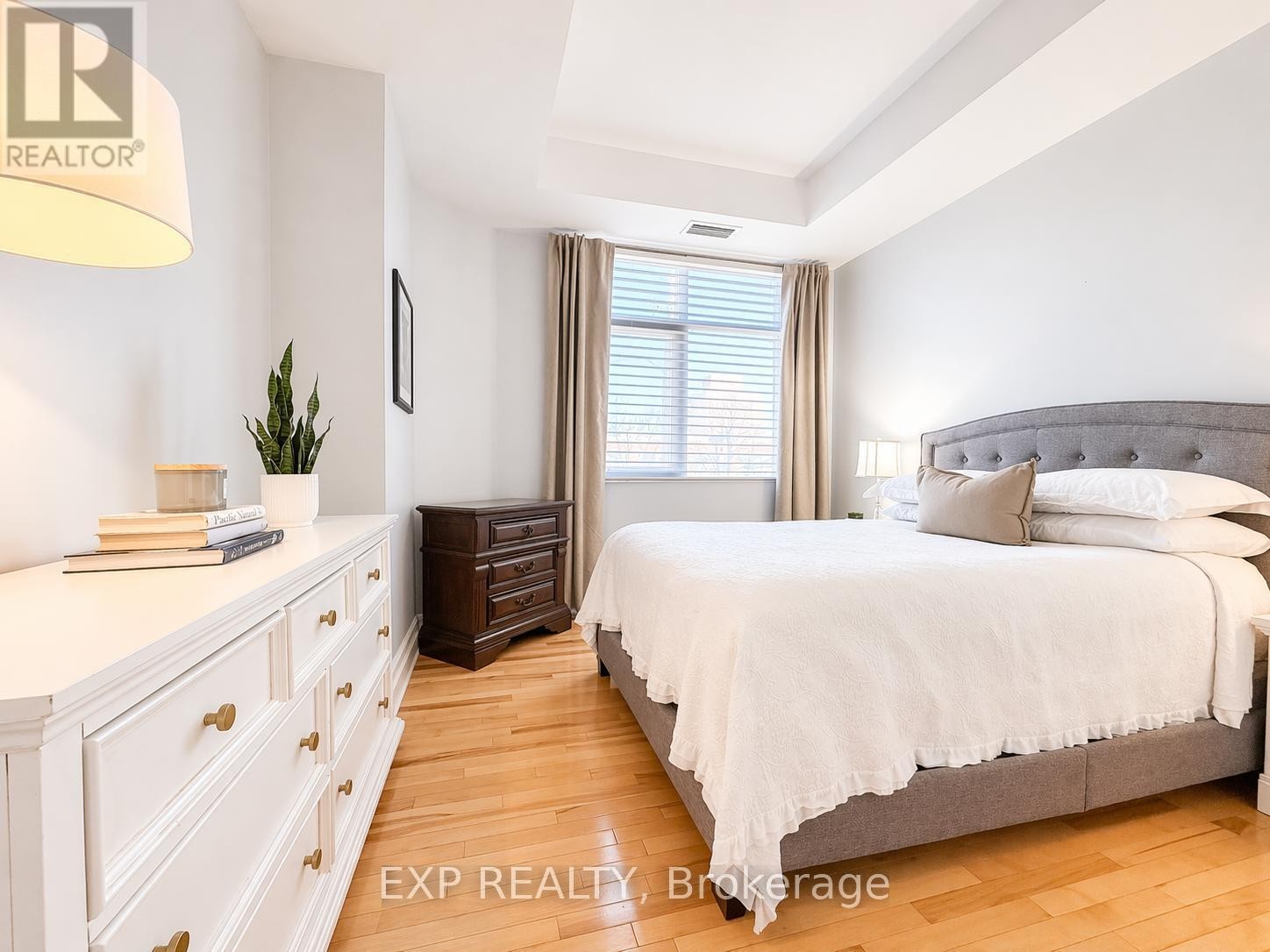 












209 - 260 BESSERER STREET

,
Ottawa,




Ontario
K1N1J3

