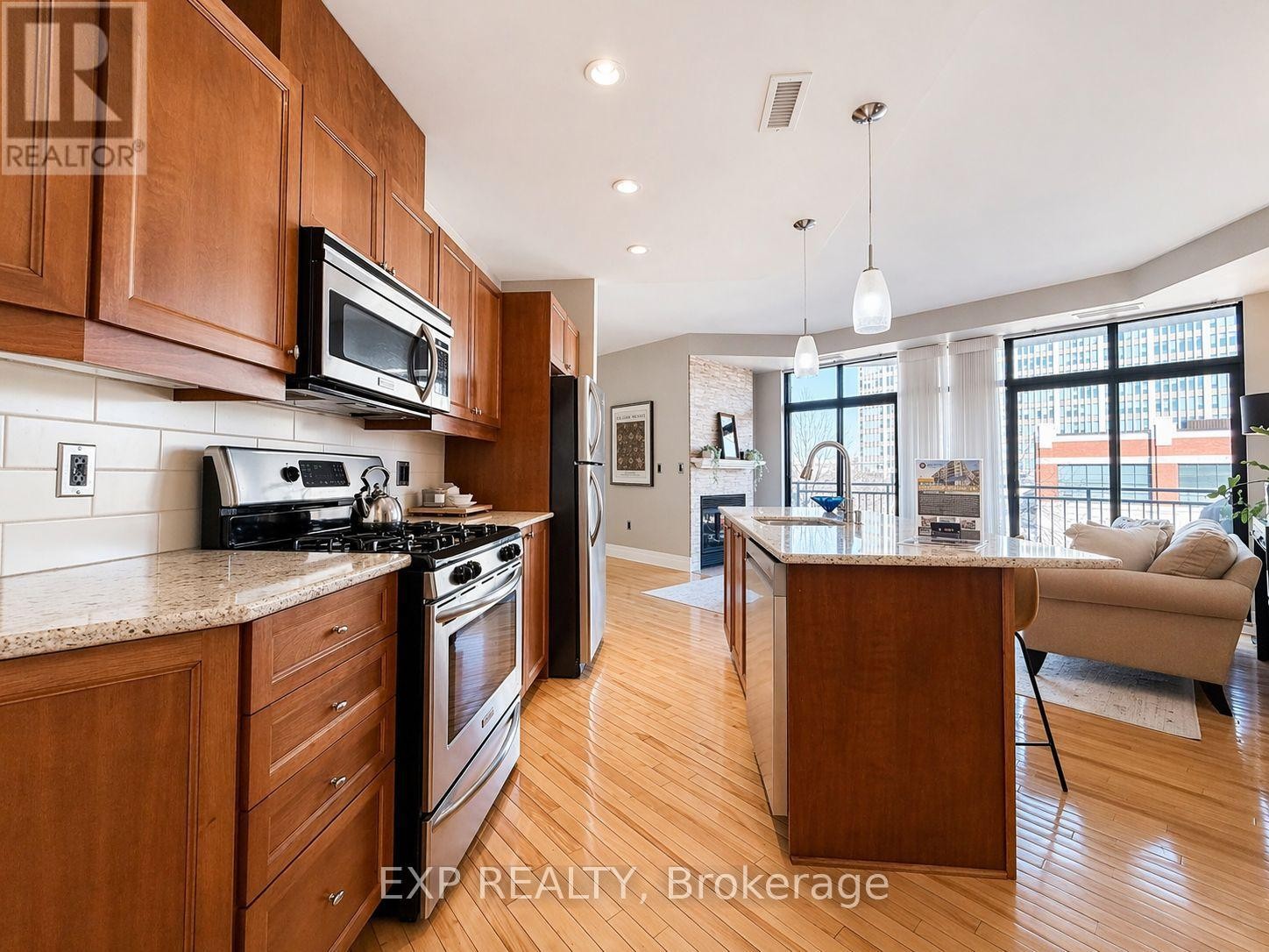 












209 - 260 BESSERER STREET

,
Ottawa,




Ontario
K1N1J3

