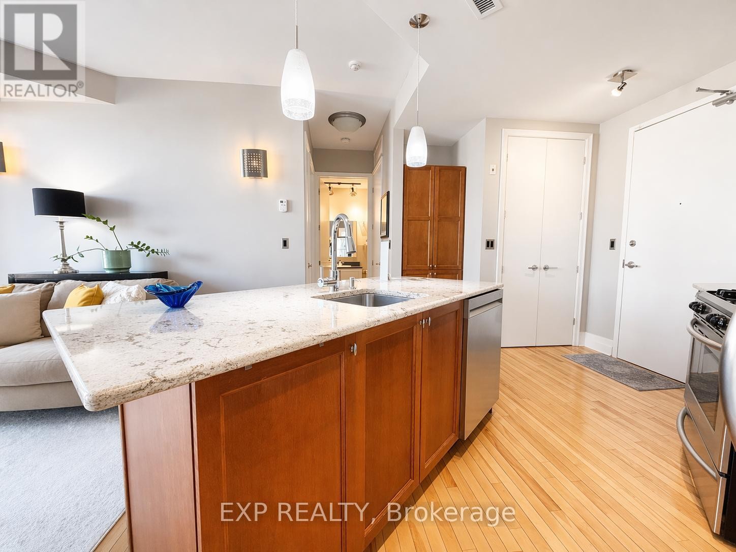 












209 - 260 BESSERER STREET

,
Ottawa,




Ontario
K1N1J3

