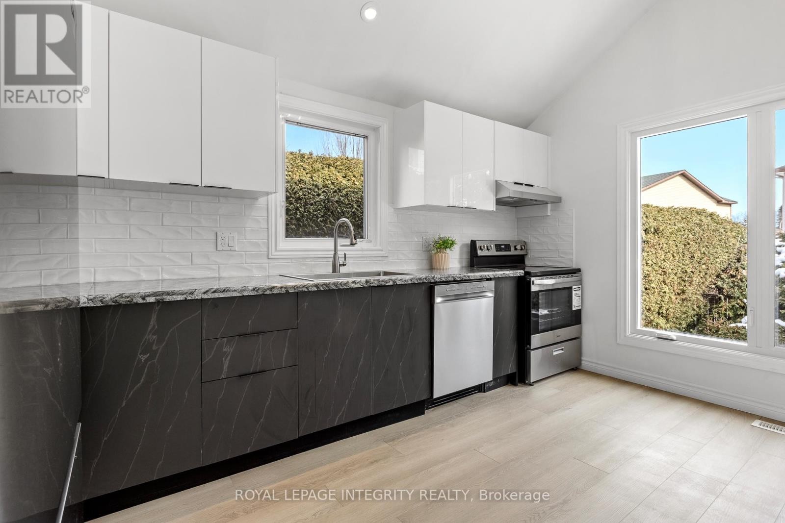 












6368 VISENEAU DRIVE

,
Ottawa,




Ontario
K1C2J2

