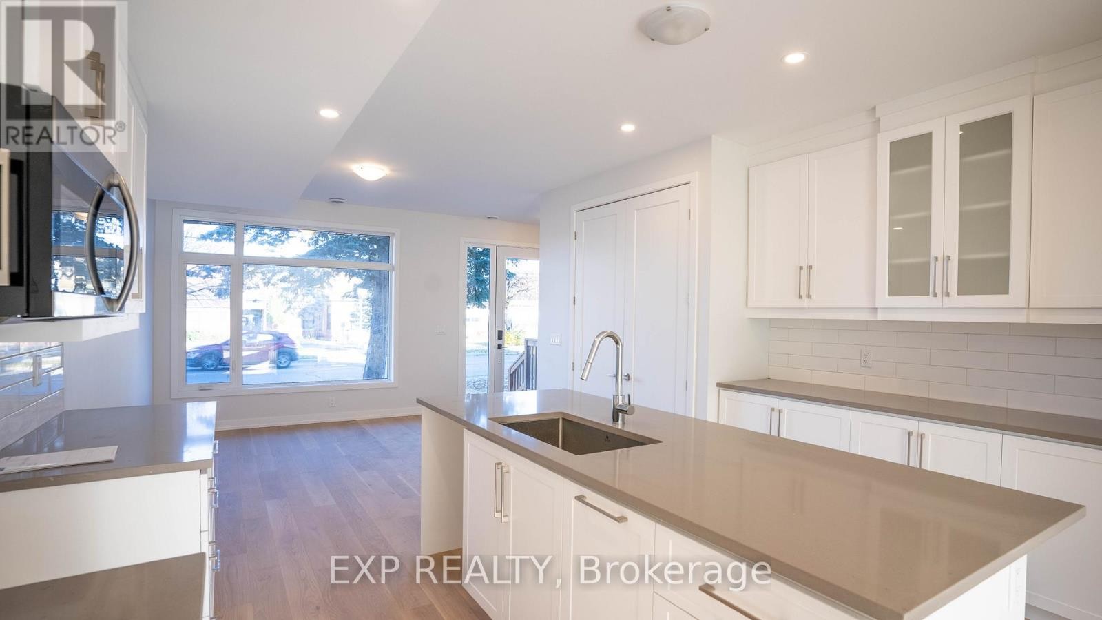 












234, 236 WOODROFFE AVENUE

,
Ottawa,




Ontario
K2A3V4

