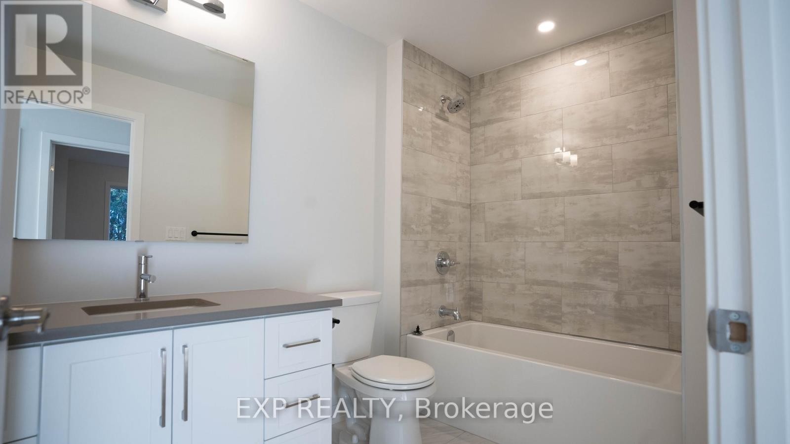 












234, 236 WOODROFFE AVENUE

,
Ottawa,




Ontario
K2A3V4

