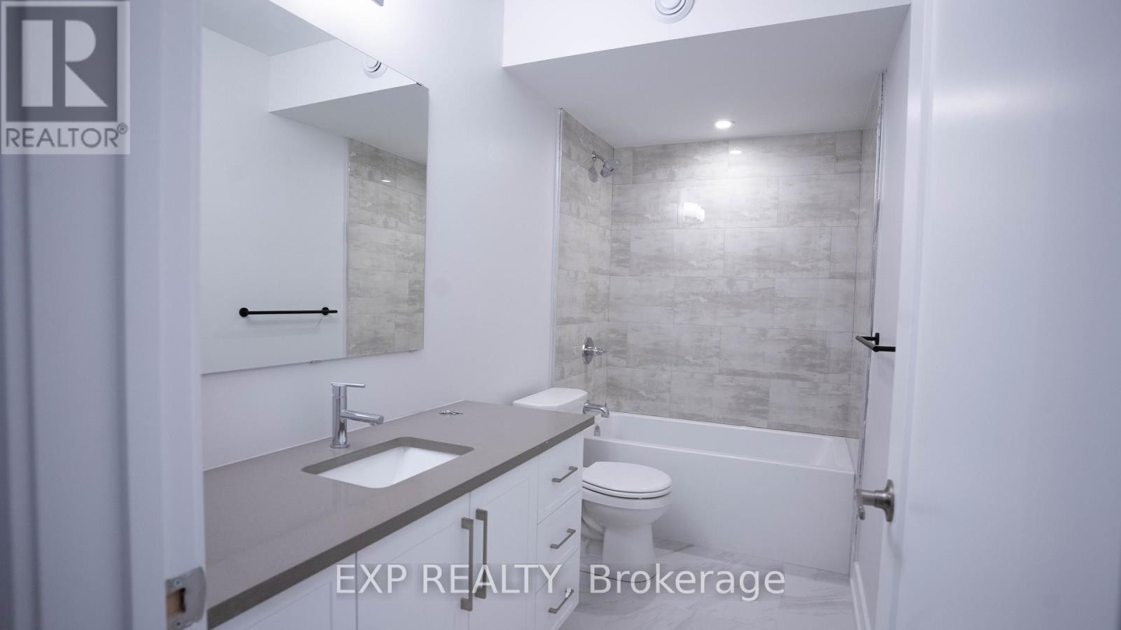 












234, 236 WOODROFFE AVENUE

,
Ottawa,




Ontario
K2A3V4

