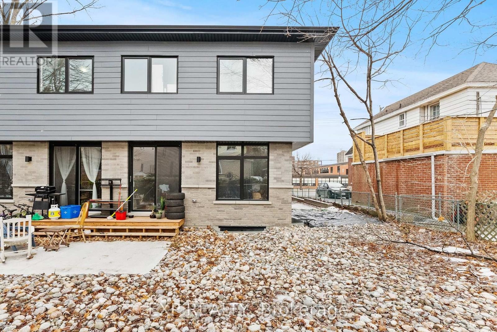 












234, 236 WOODROFFE AVENUE

,
Ottawa,




Ontario
K2A3V4

