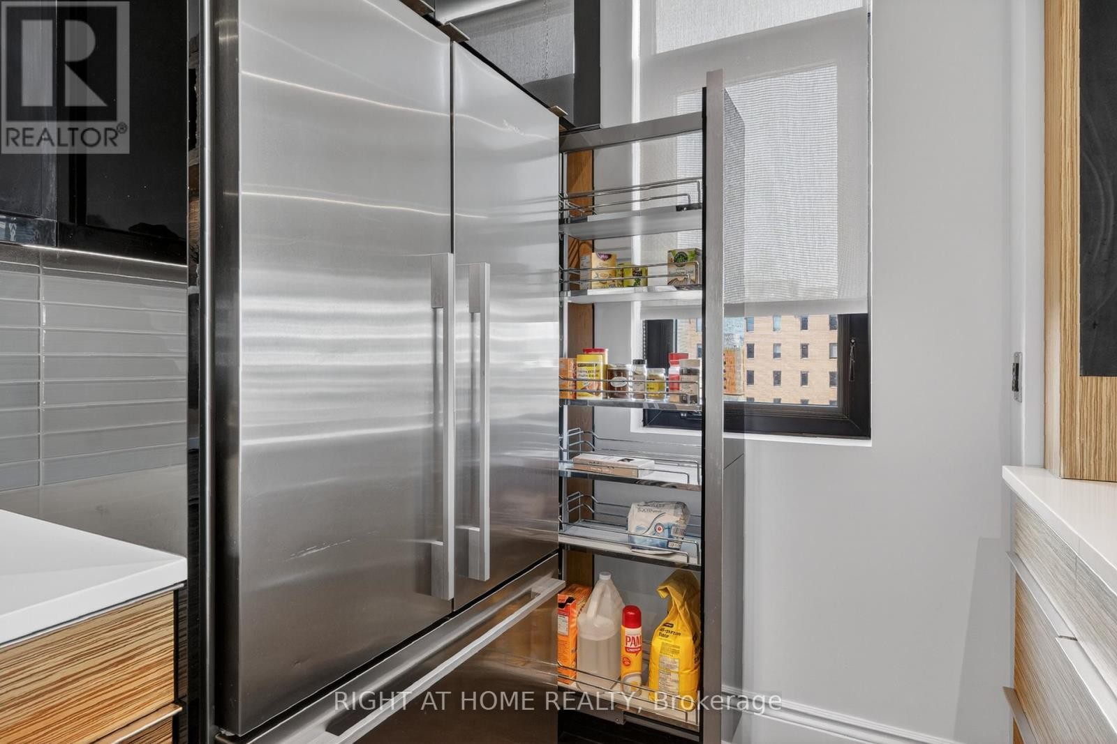 












901 - 374 COOPER STREET

,
Ottawa,




Ontario
K2P2P4

