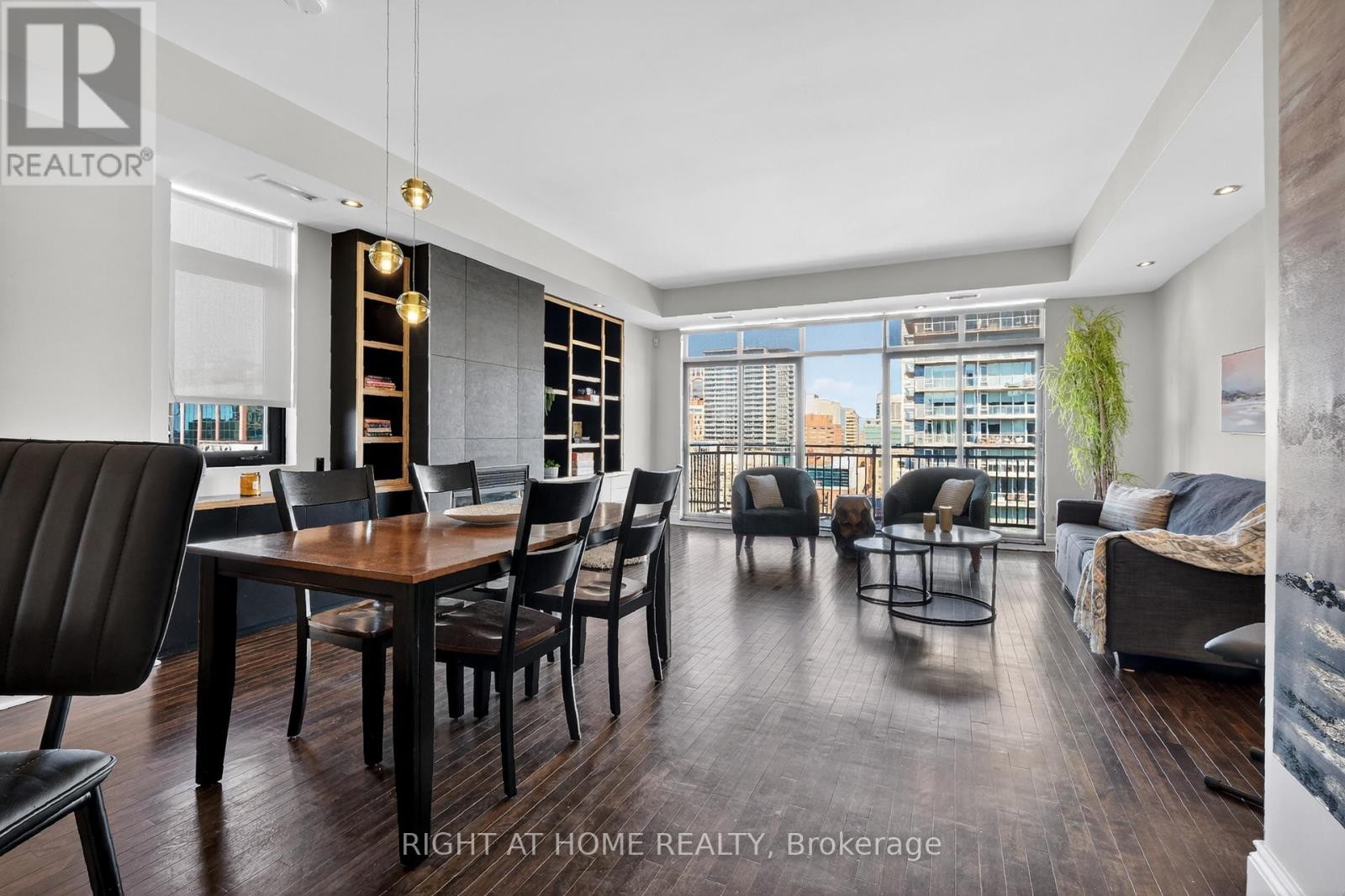 












901 - 374 COOPER STREET

,
Ottawa,




Ontario
K2P2P4

