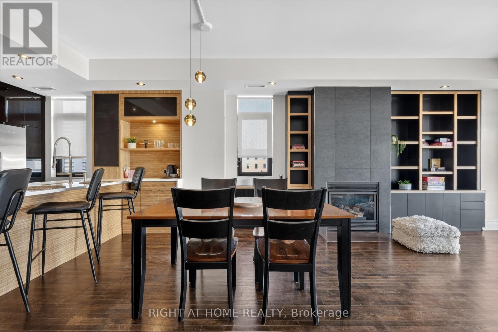












901 - 374 COOPER STREET

,
Ottawa,




Ontario
K2P2P4

