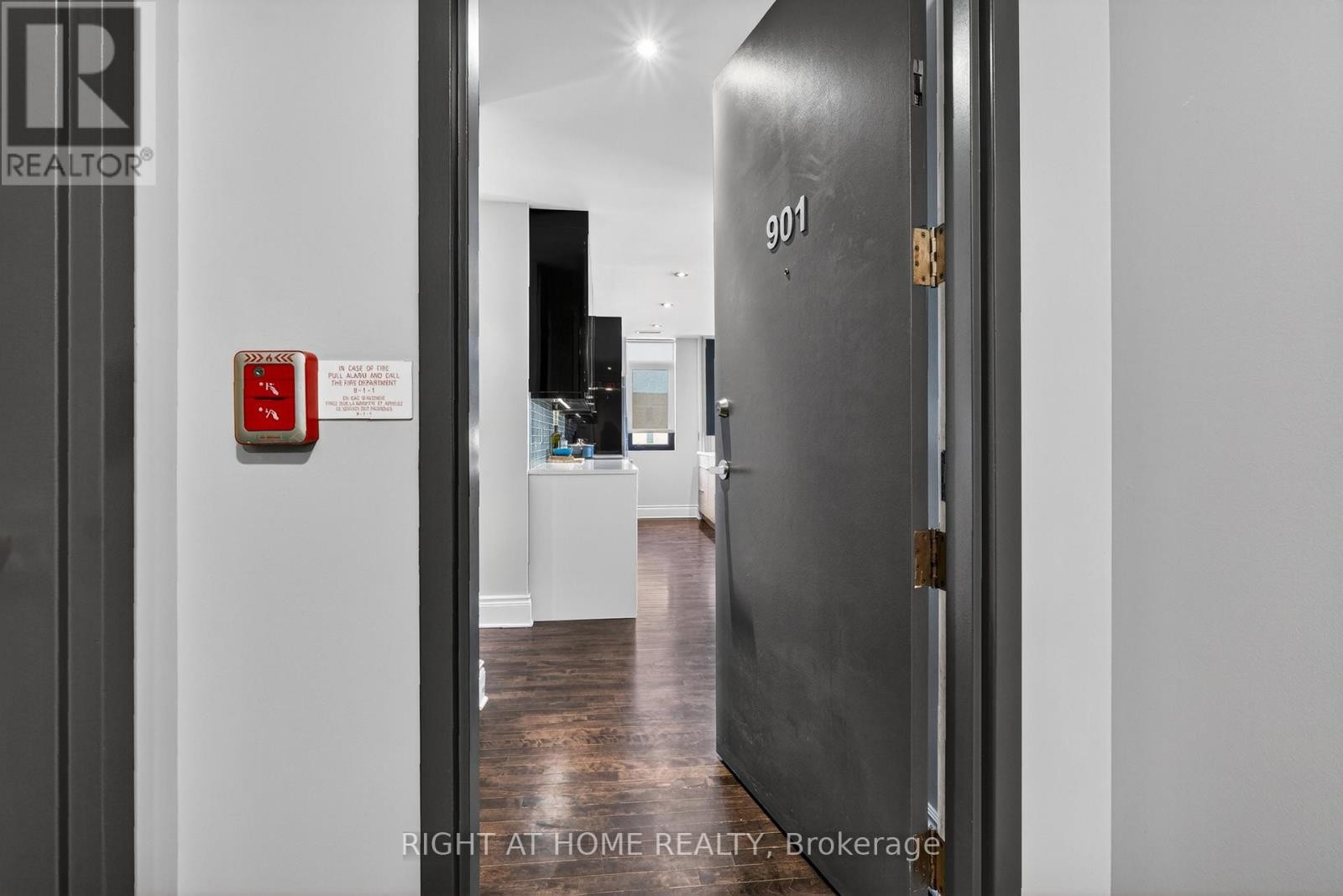 












901 - 374 COOPER STREET

,
Ottawa,




Ontario
K2P2P4

