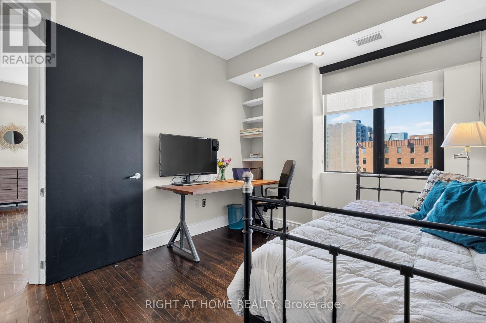 












901 - 374 COOPER STREET

,
Ottawa,




Ontario
K2P2P4

