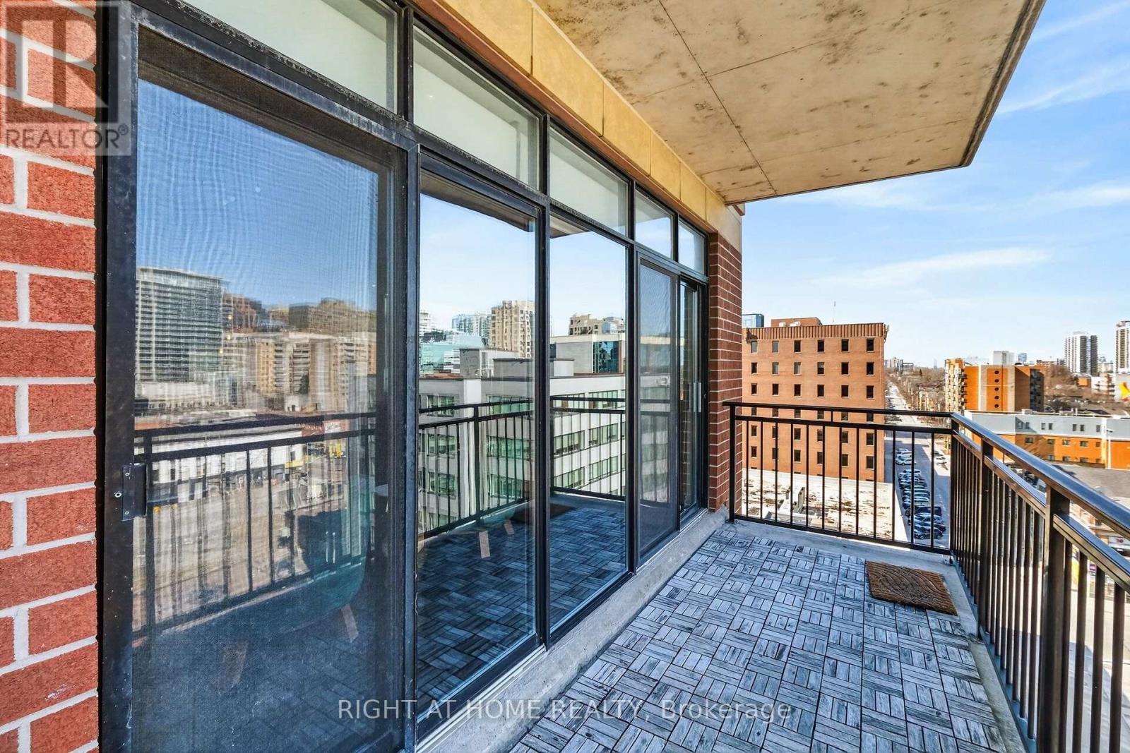 












901 - 374 COOPER STREET

,
Ottawa,




Ontario
K2P2P4

