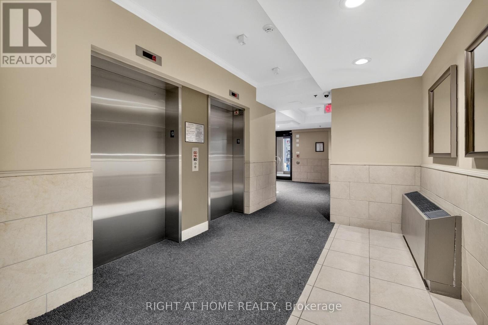 












901 - 374 COOPER STREET

,
Ottawa,




Ontario
K2P2P4

