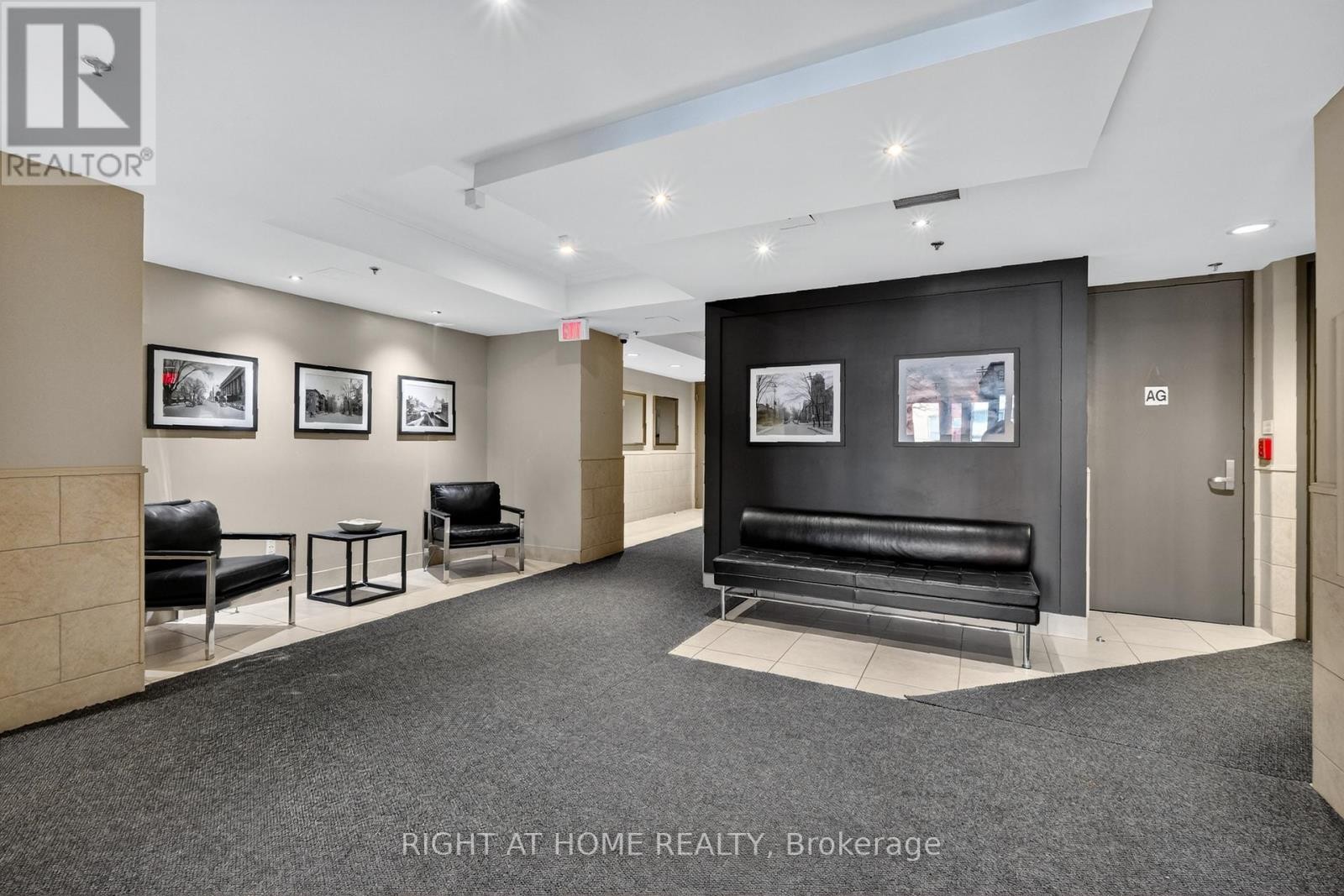












901 - 374 COOPER STREET

,
Ottawa,




Ontario
K2P2P4


