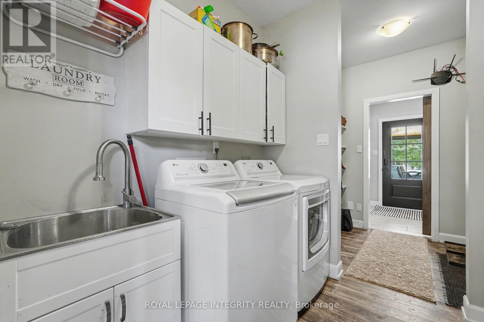 












210 WAYSIDE DRIVE

,
Drummond/North Elmsley,




Ontario
K7H3C8

