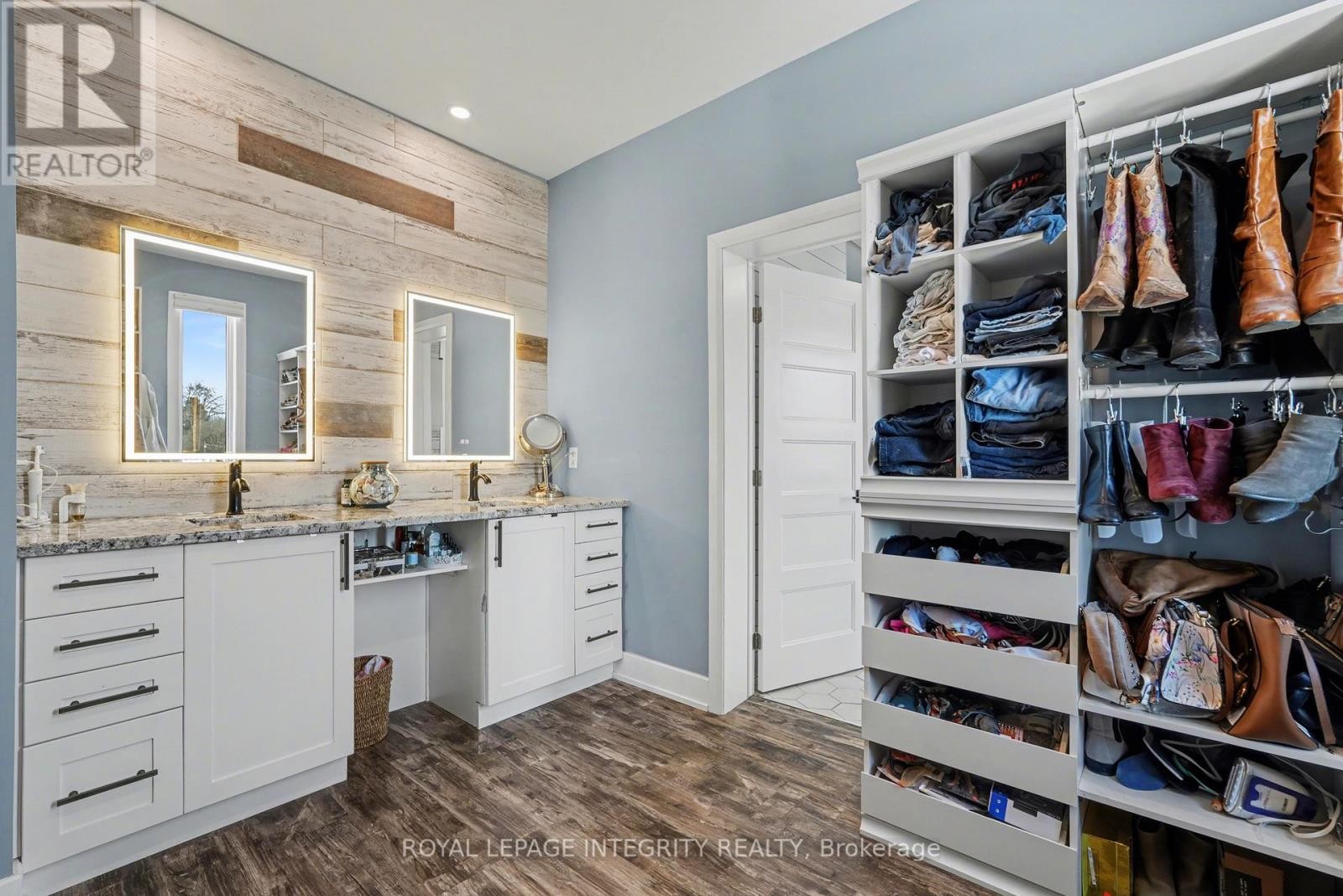 












210 WAYSIDE DRIVE

,
Drummond/North Elmsley,




Ontario
K7H3C8

