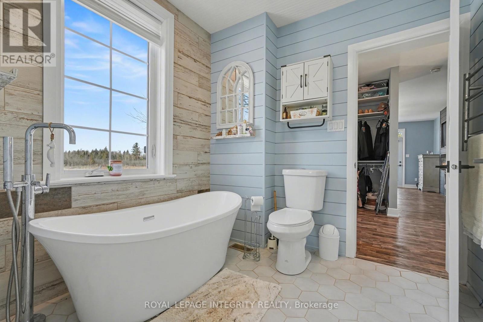 












210 WAYSIDE DRIVE

,
Drummond/North Elmsley,




Ontario
K7H3C8

