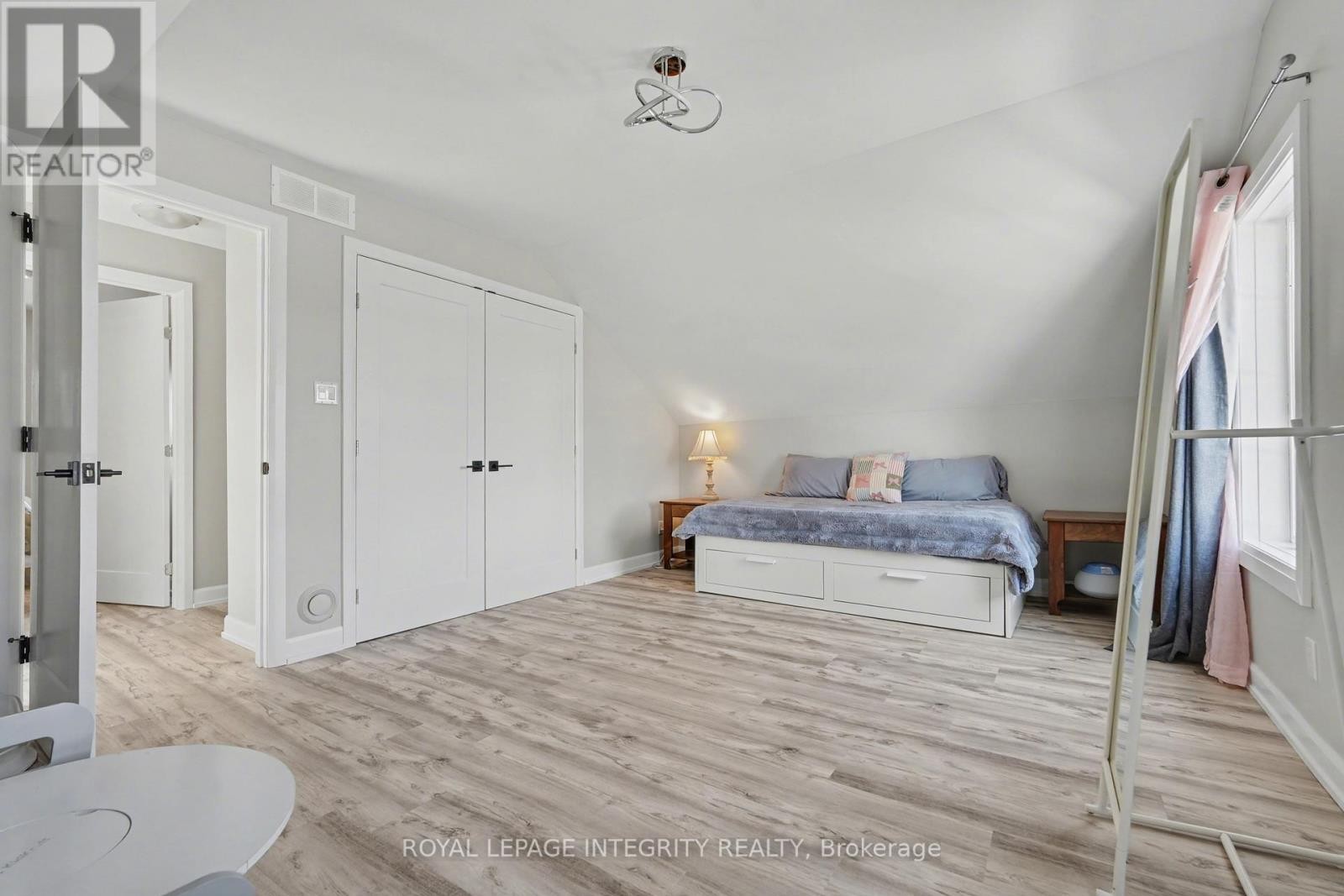 












210 WAYSIDE DRIVE

,
Drummond/North Elmsley,




Ontario
K7H3C8

