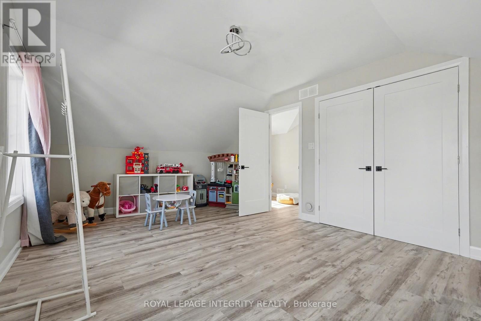 












210 WAYSIDE DRIVE

,
Drummond/North Elmsley,




Ontario
K7H3C8

