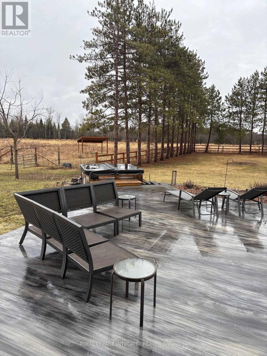 












210 WAYSIDE DRIVE

,
Drummond/North Elmsley,




Ontario
K7H3C8

