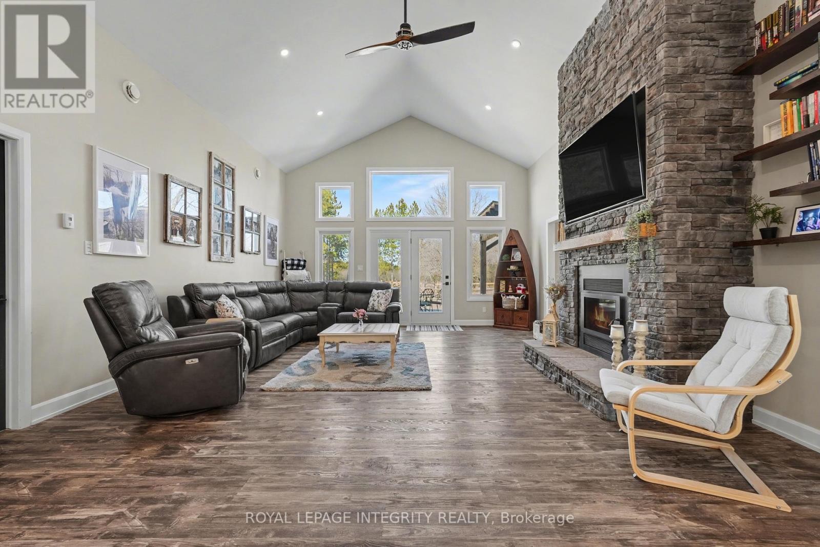 












210 WAYSIDE DRIVE

,
Drummond/North Elmsley,




Ontario
K7H3C8

