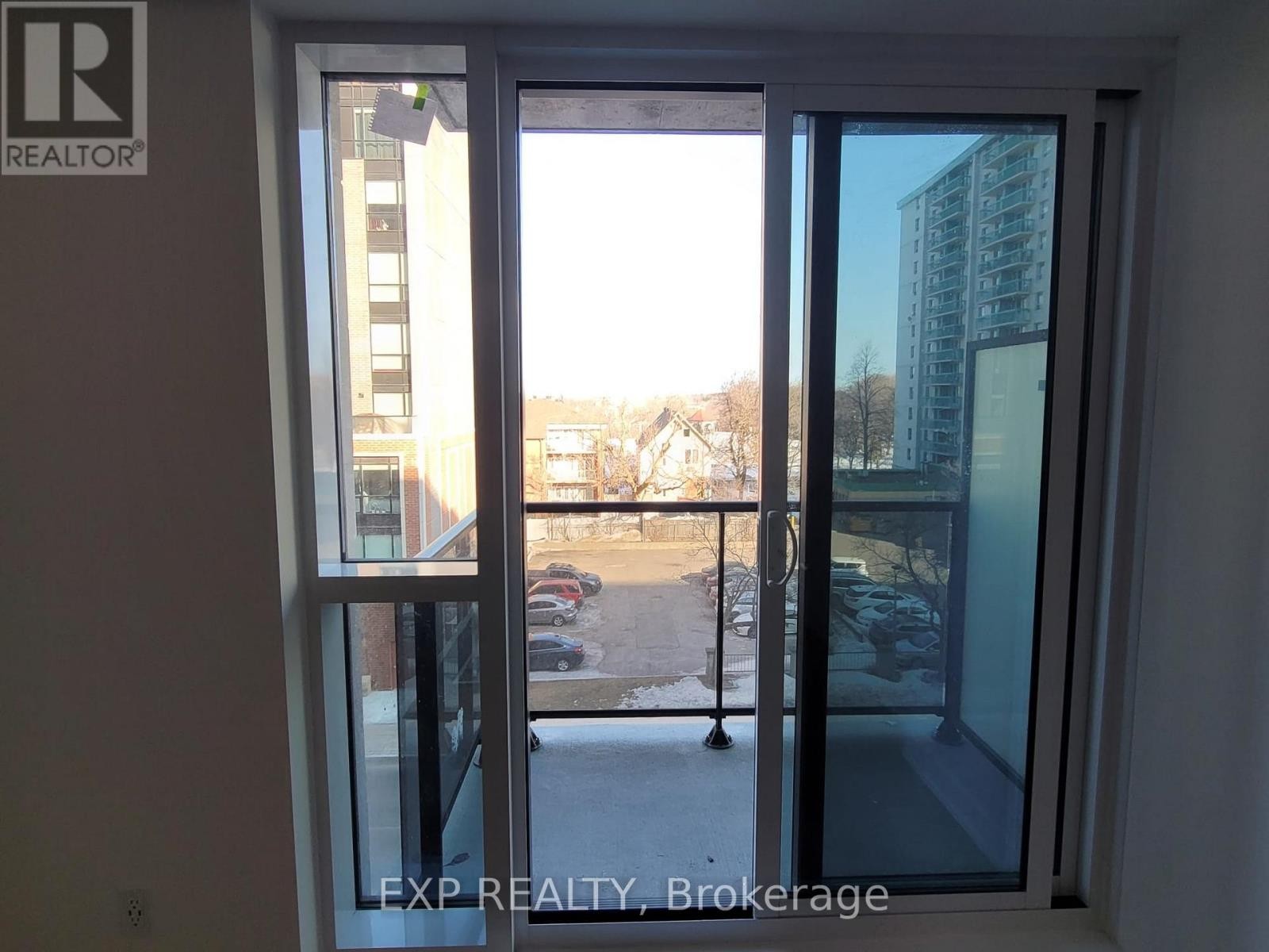 












407 - 560 RIDEAU STREET

,
Ottawa,




Ontario
K1N0G3


