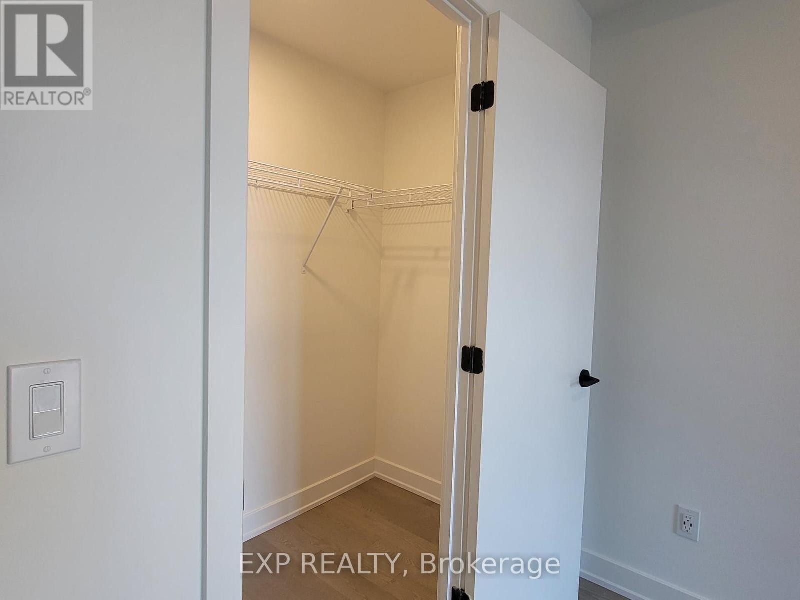 












407 - 560 RIDEAU STREET

,
Ottawa,




Ontario
K1N0G3

