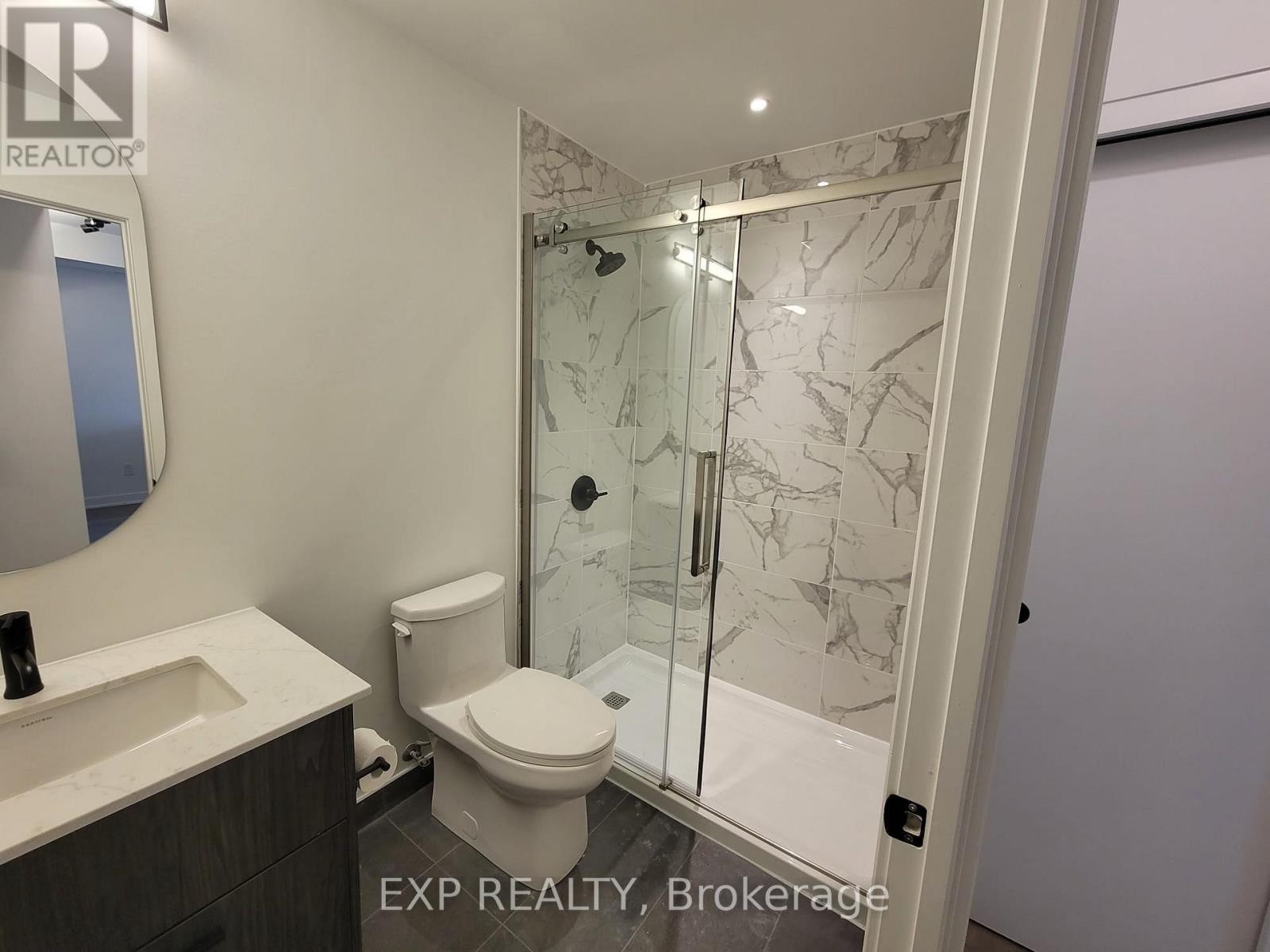 












407 - 560 RIDEAU STREET

,
Ottawa,




Ontario
K1N0G3

