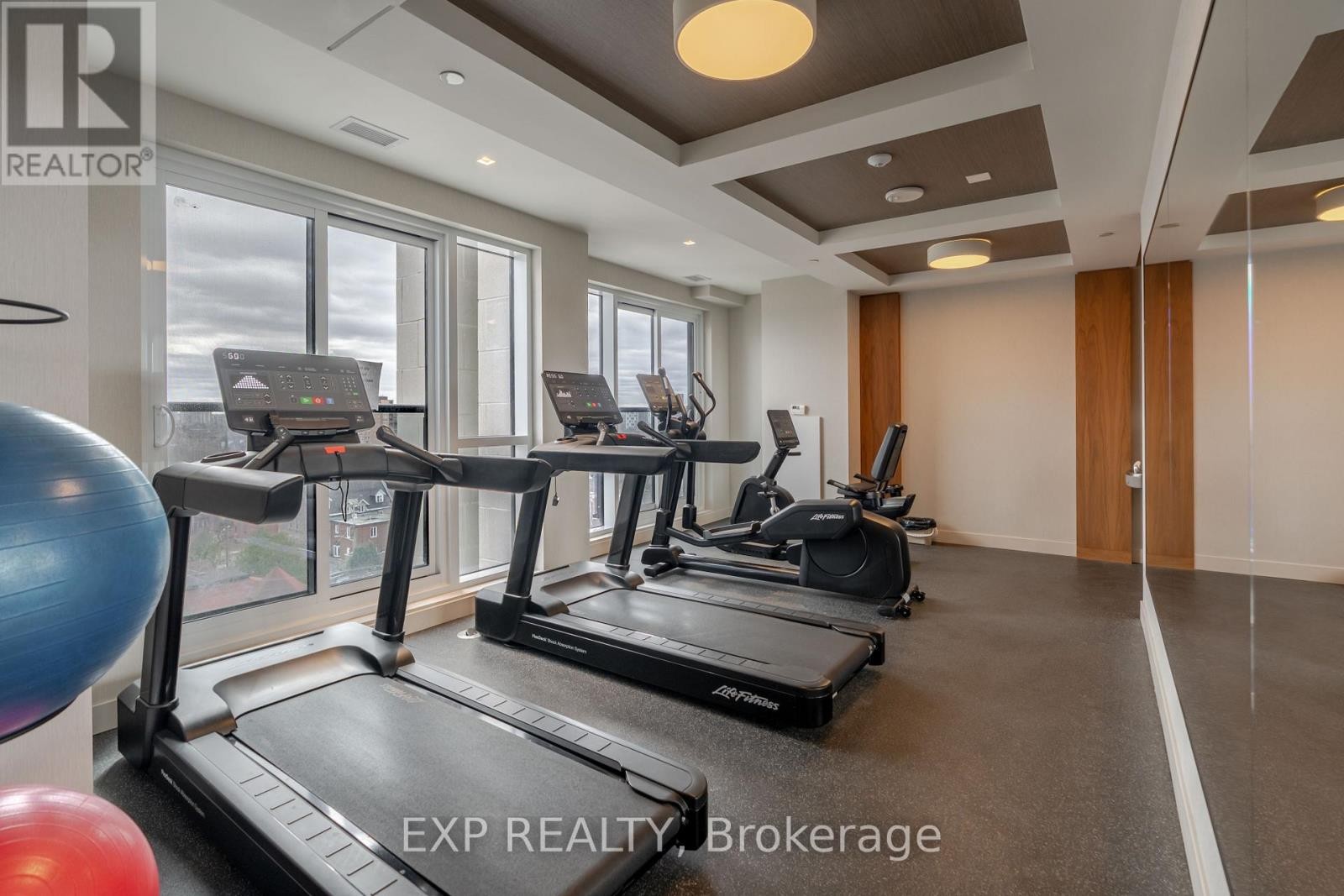 












407 - 560 RIDEAU STREET

,
Ottawa,




Ontario
K1N0G3


