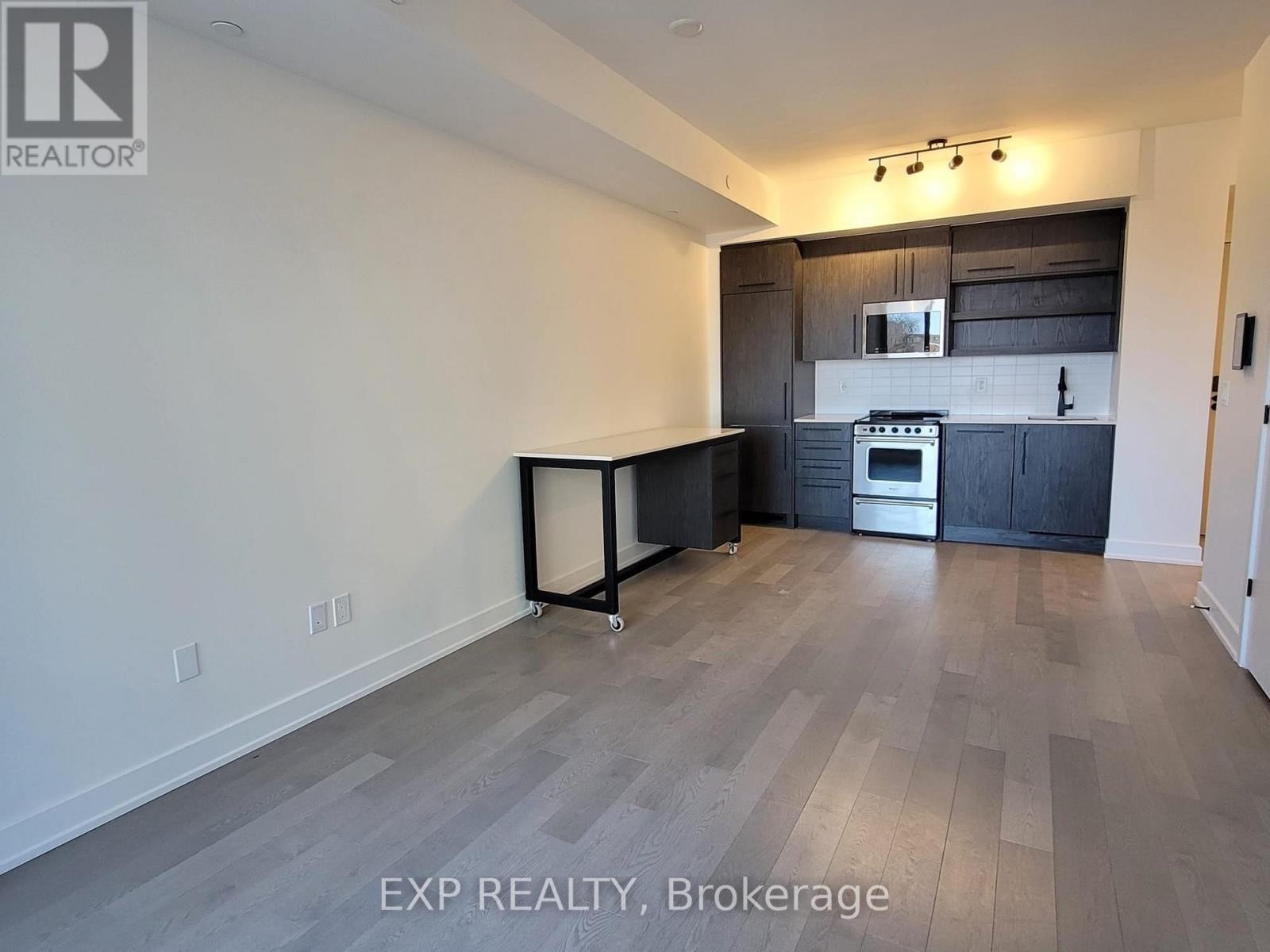 












407 - 560 RIDEAU STREET

,
Ottawa,




Ontario
K1N0G3

