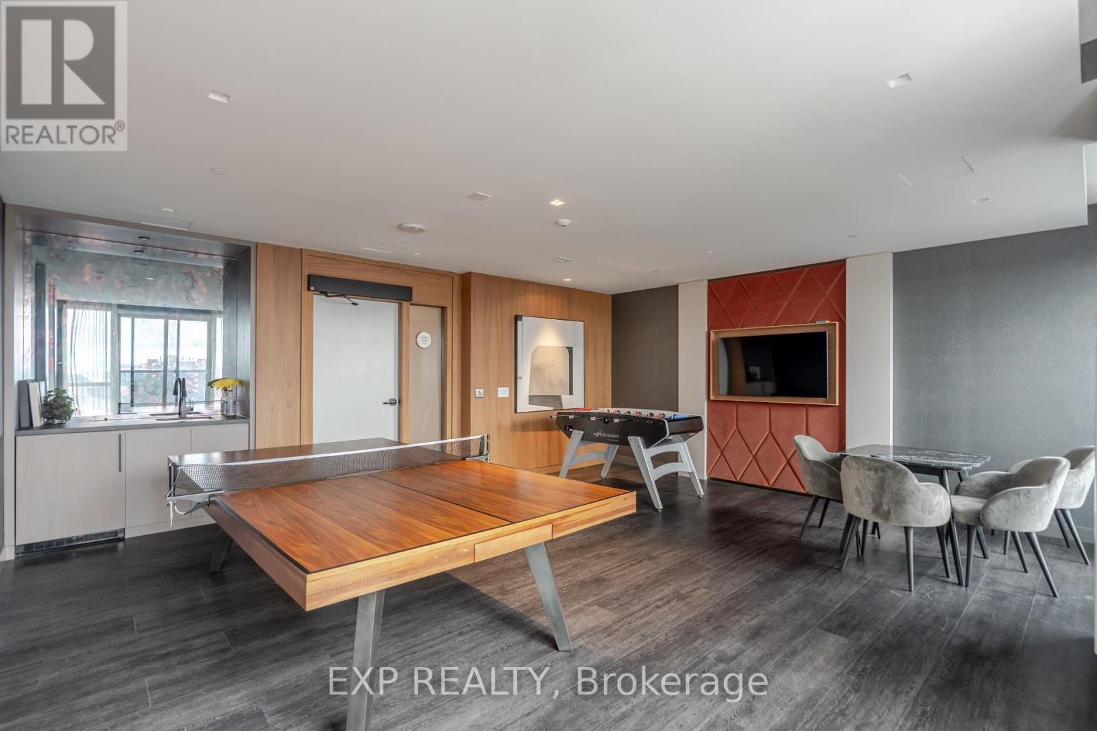 












407 - 560 RIDEAU STREET

,
Ottawa,




Ontario
K1N0G3

